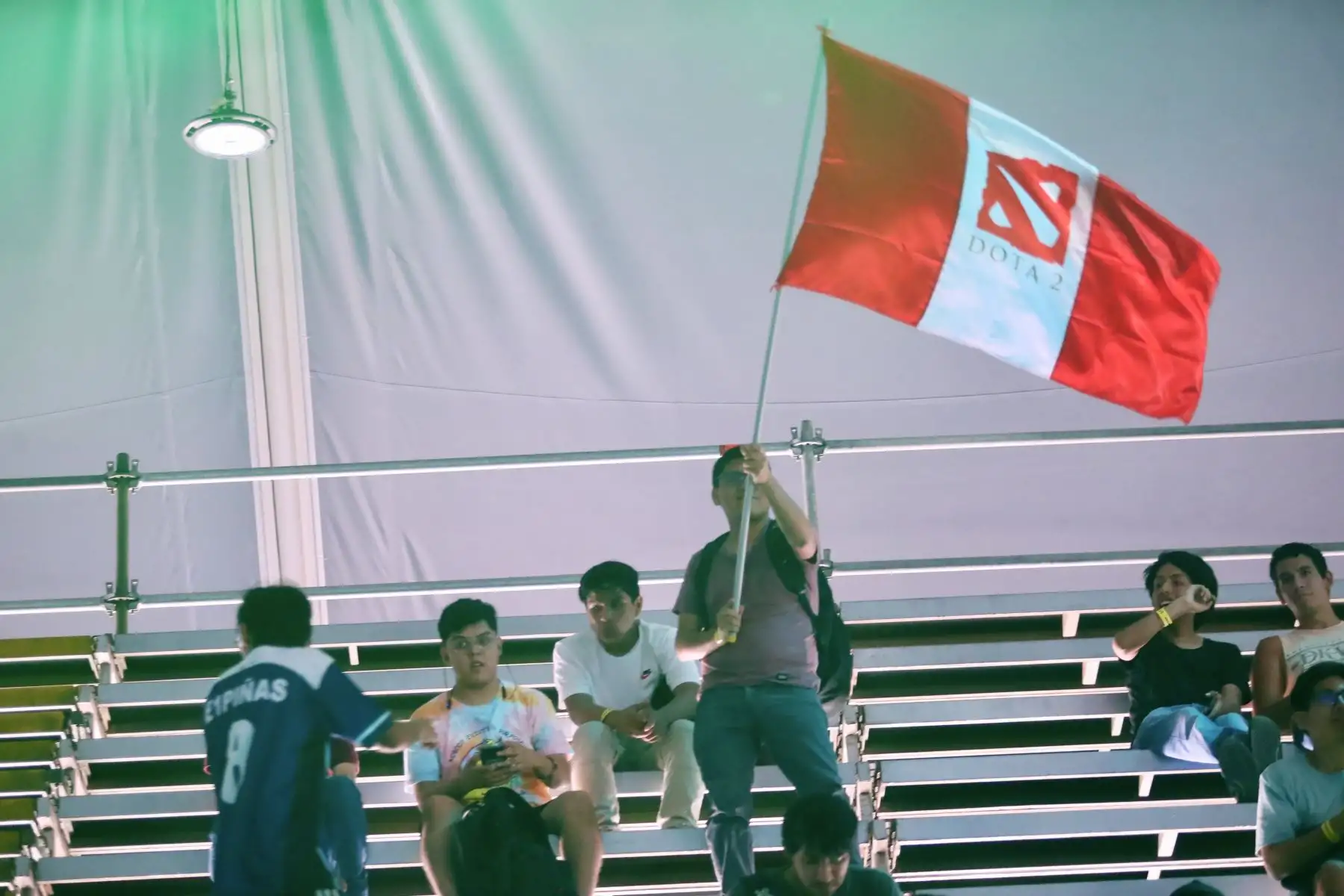 Hoy se inician los playoffs del Lima Major 2023 de Dota 2 en una etapa presencial tras concluirse el último domingo la fase de grupos de manera remota con 18 equipos. Esta vez son 12 equipos de todo el mundo, incluyendo dos equipos peruanos, que se repartirán 500 mil dólares en premios.

Foto: ANDINA/Ricardo Cuba