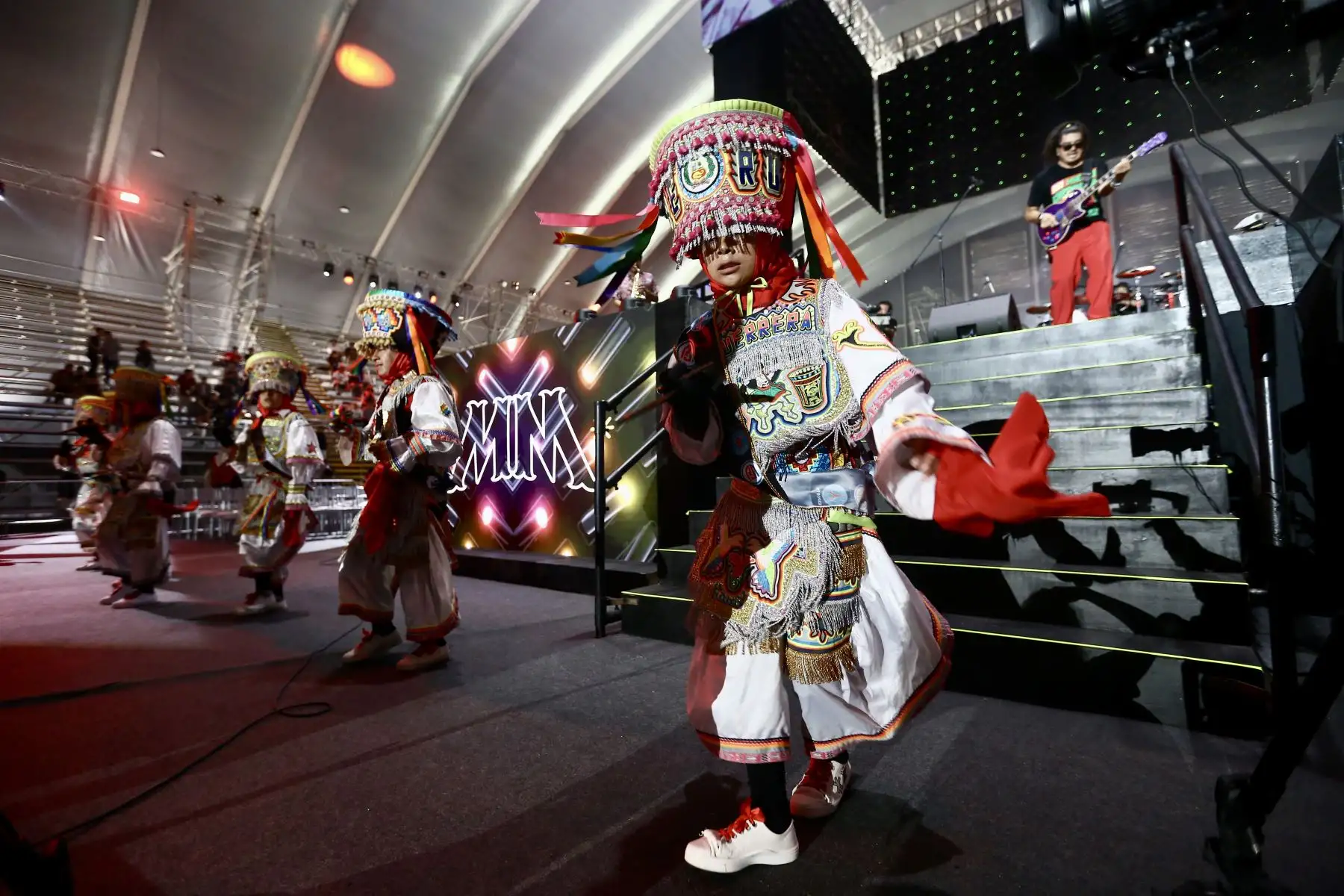 Danzantes de tijera, durante la inauguración  en los playoffs del Lima Major 2023 de Dota 2 en una etapa presencial tras concluirse el último domingo la fase de grupos de manera remota con 18 equipos. 

Foto: ANDINA/Ricardo Cuba