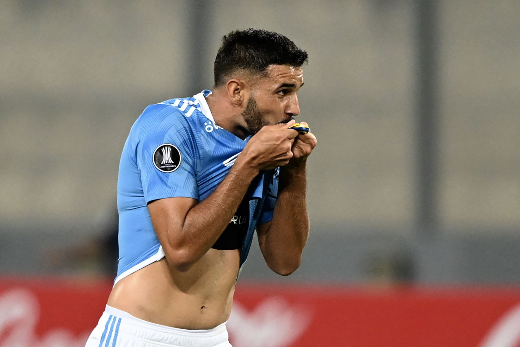 El defensa brasileño de Sporting Cristal, Ignacio da Silva, celebra después de anotar contra Nacional durante el partido de vuelta de la segunda etapa de la Copa Libertadores entre Sporting Cristal de Perú y Nacional de Paraguay, en el estadio Nacional de Lima, el 28 de febrero de 2023.Foto: AFP