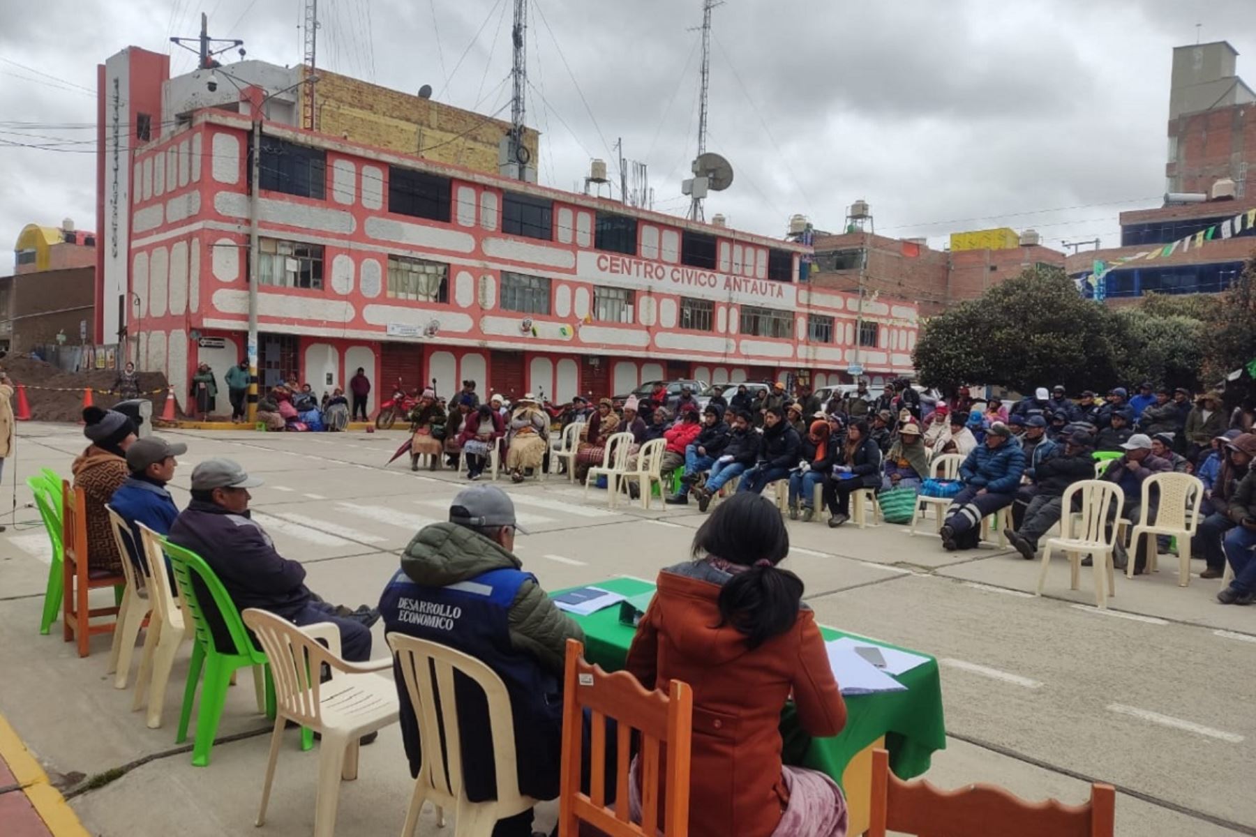 Diálogo entre la minera San Rafael y la población de Antata en Puno. Foto: Cortesía.