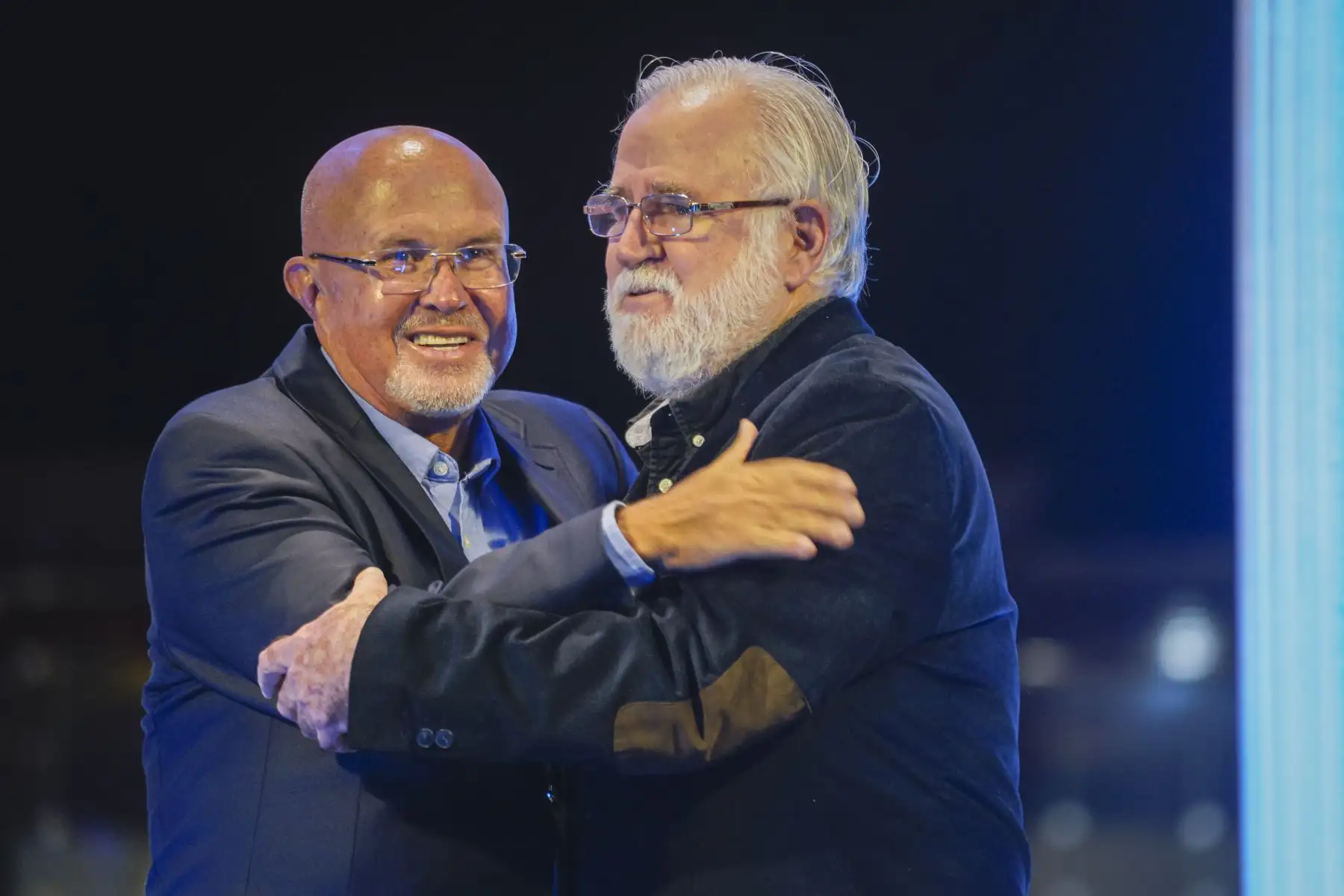 En la ceremonia de reapertura se realizó un reconocimiento al exalcalde Carlos Dargent, gestor de la construcción del parque, quien fue homanejado con una placa en su honor ante la presencia del cuerpo de regidores, funcionarios e invitados especiales.
Foto:ANDINA/Municipalidad de Surco