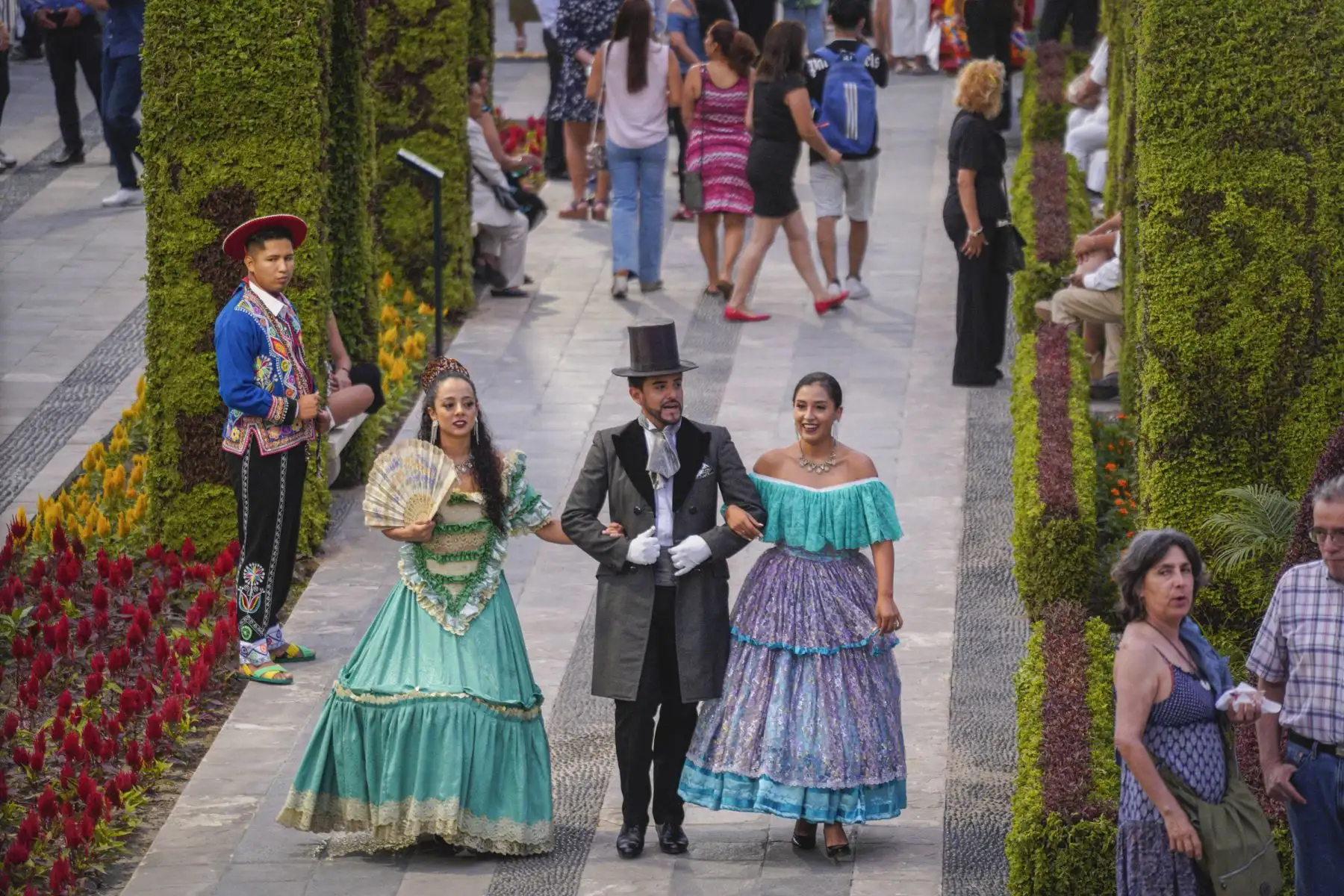El emblemático Parque de la Amistad volvió a abrir sus puertas al público, luego de dos meses de intenso trabajo de recuperación de los ambientes. Con el inicio de esta nueva gestión, desde el 01 de enero se priorizó la restauración de los espacios públicos, siendo el primero este gran centro de esparcimiento.
Foto: ANDINA/Municipalidad de Surco