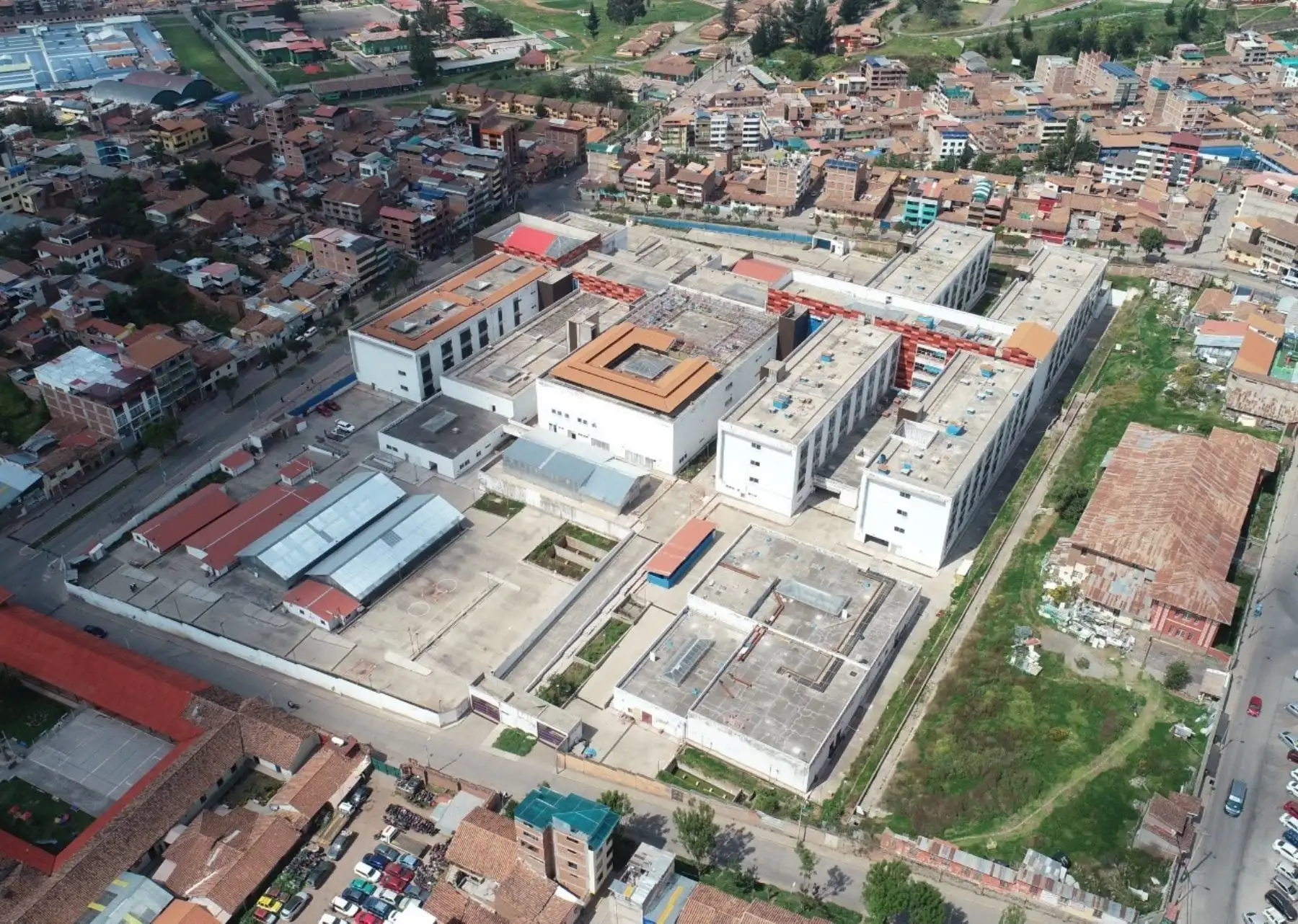 Luego de una intensa labor con autoridades y funcionarios de regiones, el Ministerio de Salud logró que cuatro hospitales estratégicos de Piura, así como los hospitales de Pucallpa (Ucayali) y Cañete (Lima) sean los primeros en obtener una ruta de destrabe, gracias a la asistencia técnica que se brindó durante la jornada “Destrabe de proyectos de inversión en salud”. ANDINA/Difusión