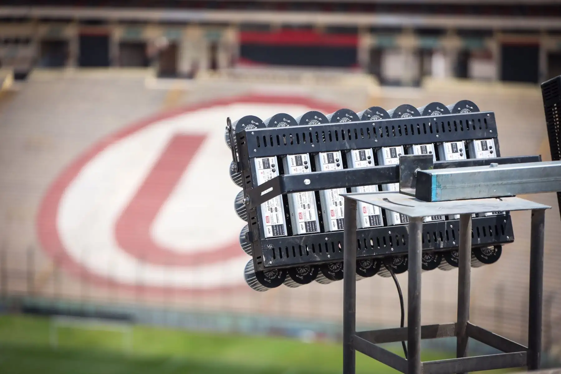 El club Universitario de Deportes inició las instalaciones de la nueva iluminación en el Estadio Monumental de Ate que serán usadas para el partido que el conjunto "crema" disputará, el 9 de marzo, ante Cienciano por la Copa Sudamericana.
Foto: ANDINA/Universitario