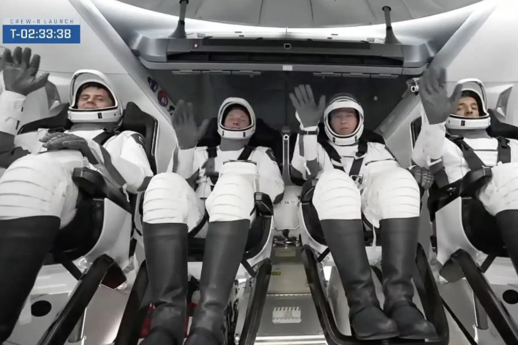 Miembros de la misión SpaceX Dragon Crew-6, el especialista de misión Andrey Fedyaev de Roscosmos, el piloto Warren "Woody" Hoburg, el comandante Stephen Bowen y el especialista de misión Sultan Alneyadi de los Emiratos Árabes Unidos. Foto: AFP
