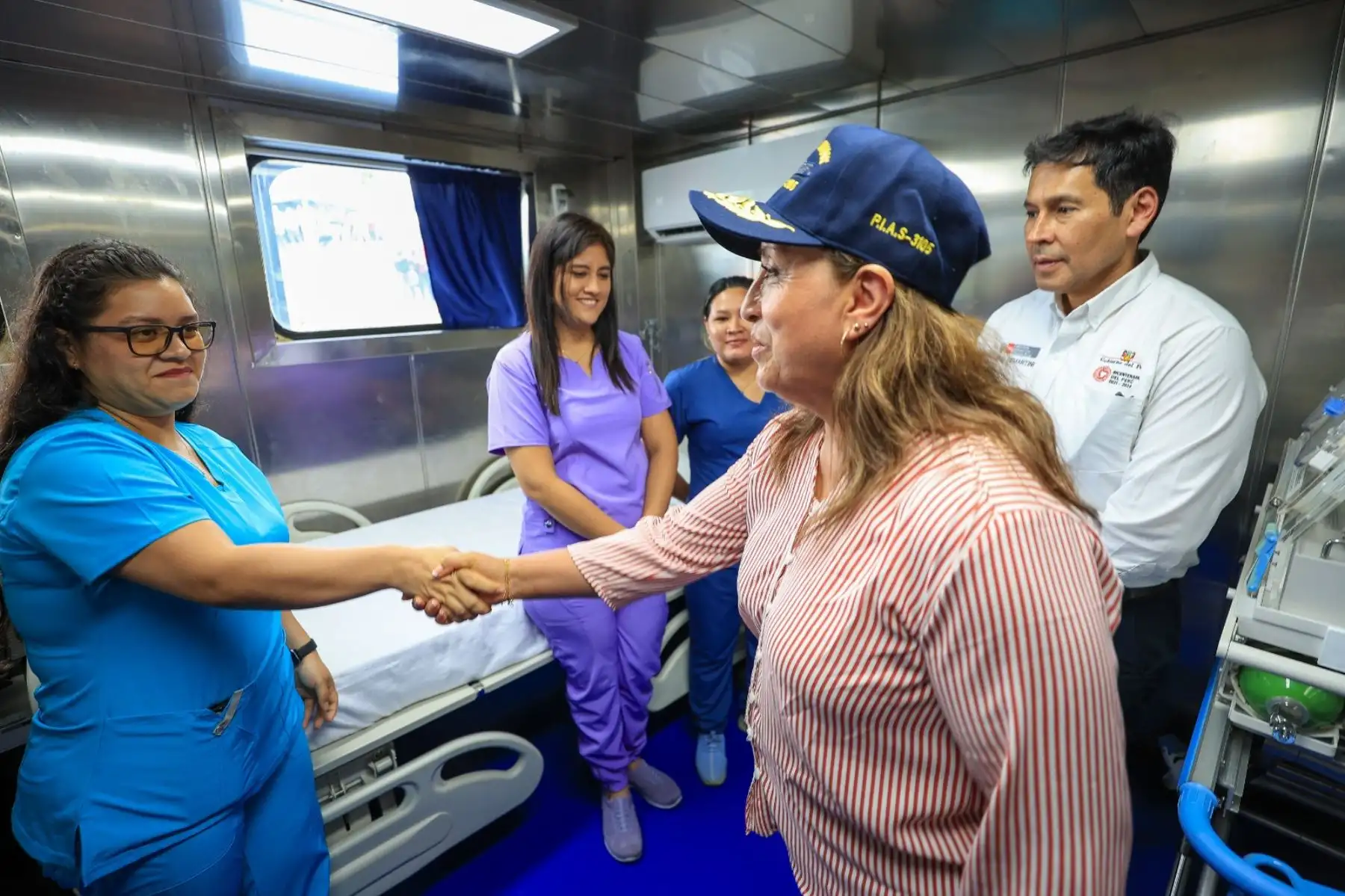 Desde Iquitos, la presidenta Dina Boluarte participó en ceremonia de zarpe de la primera etapa de la campaña de acción social de PIAS fluviales. Foto: ANDINA/ Prensa Presidencia