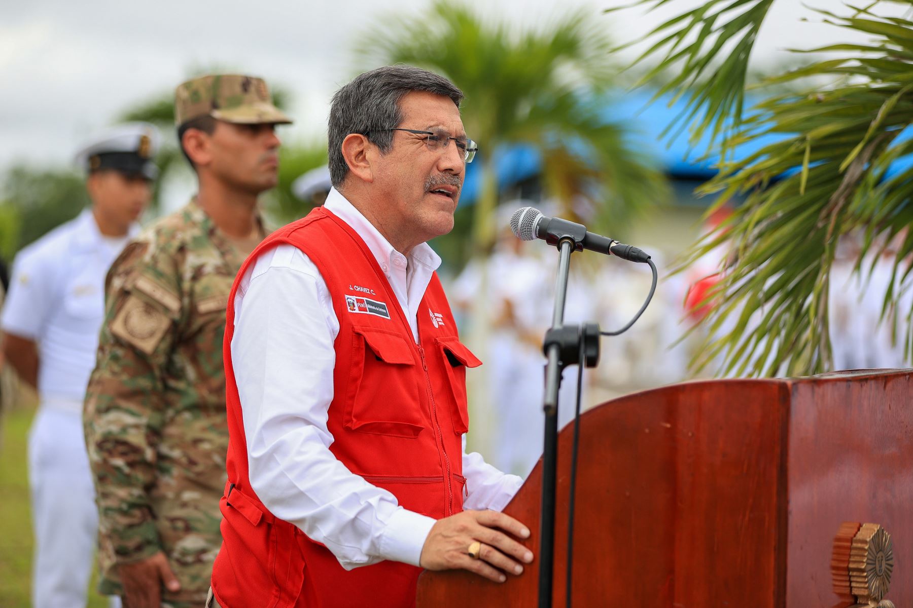 Ministro de Defensa, Jorge Chávez Cresta.