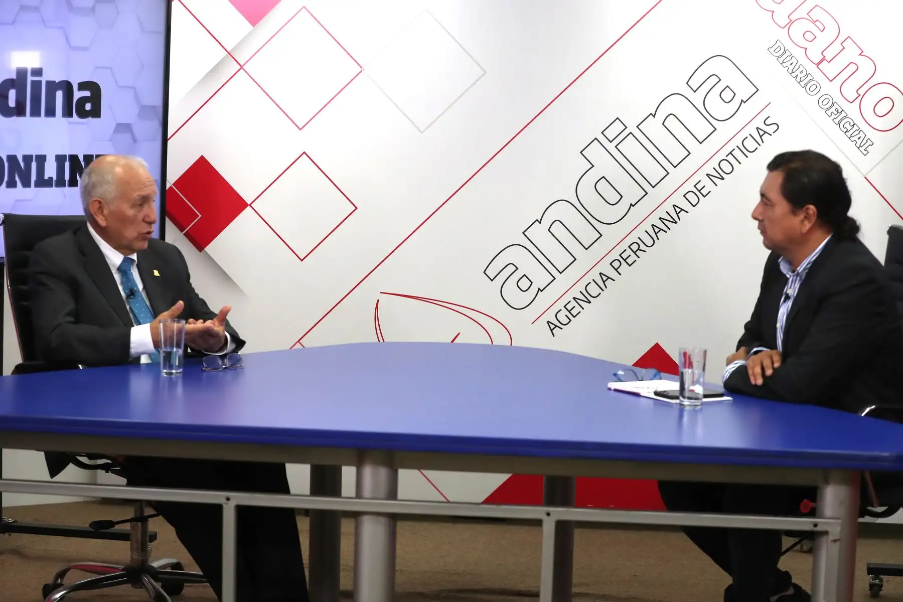 En entrevista con el programa Andina al Día de Andina Canal Online, Becerra reconoció que "hay colegios en muy malas condiciones, como si hubieran sido bombardeados", y que el Gobierno trabaja para brindar una infraestructura temporal alternativa con el objeto que nadie se quede sin estudiar. Foto: ANDINA/ Vidal Tarqui