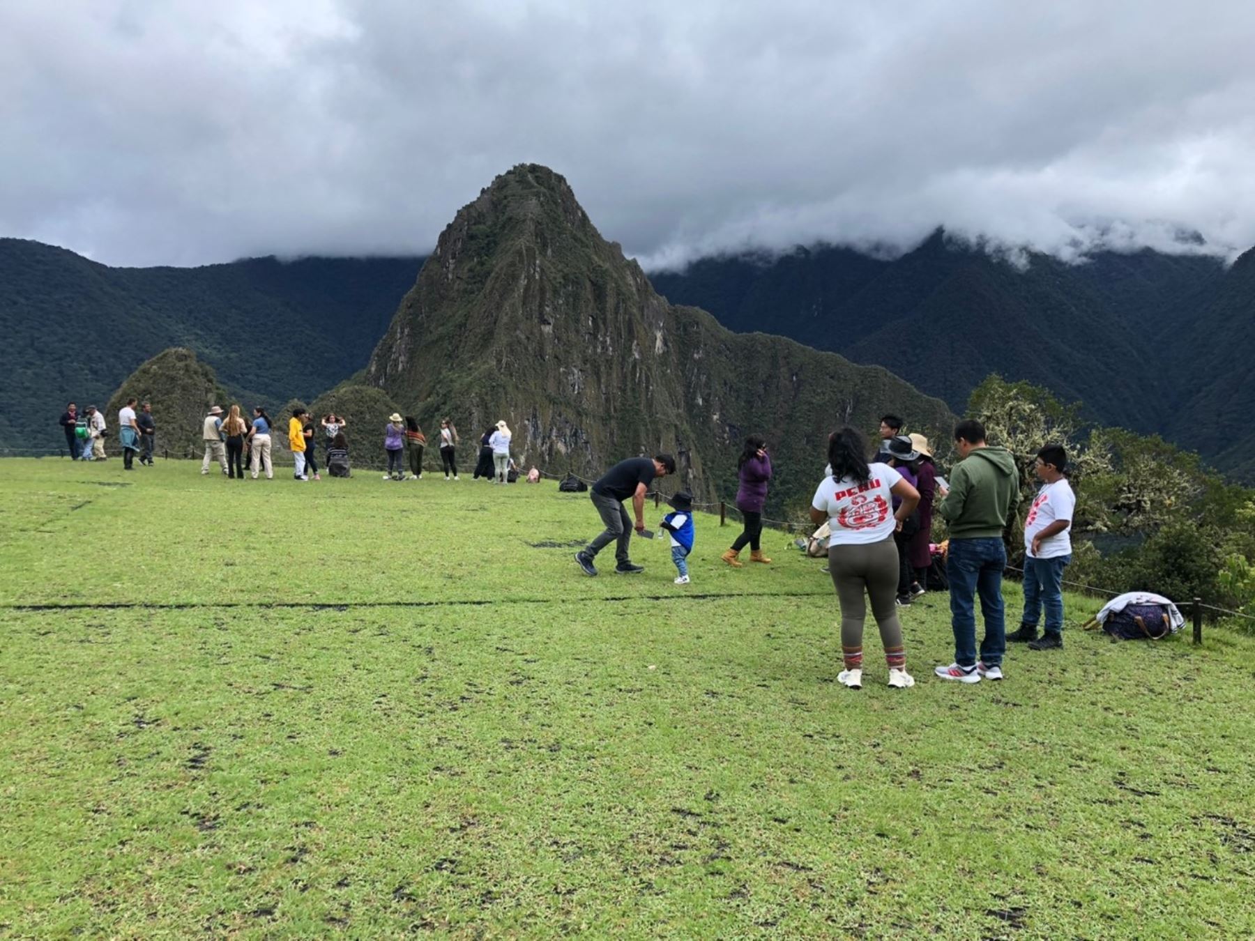 Poco a poco Machu Picchu comienza a recobrar su brillo y empieza a recibir más turistas tras su reapertura el 15 de febrero. En las dos primeras semanas recibió cerca de 12,000 visitantes. Foto: ANDINA/difusión.