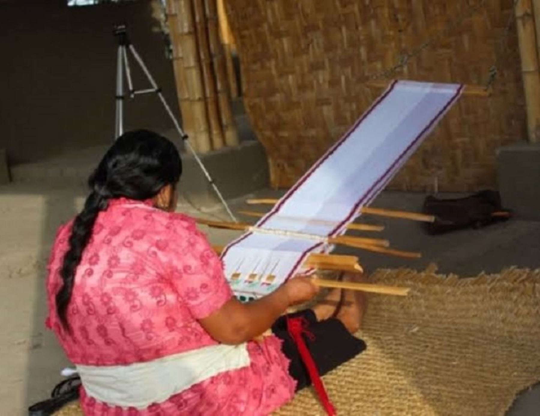 Con un encuentro de artesanas tejedoras de telar de cintura de Lambayeque y Cajamarca se celebrará en Chiclayo el Día del Artesano Peruano. ANDINA/Difusión