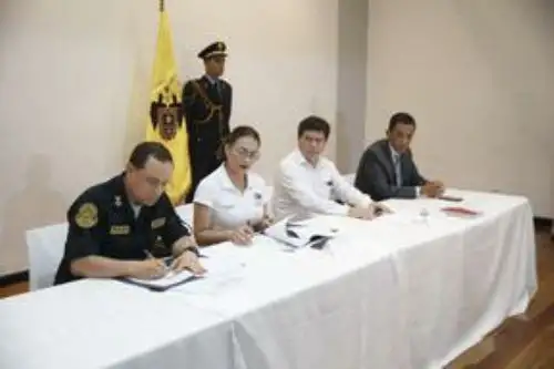 Gracias a la gestión promovida por el Ministerio del Interior (Mininter), la Policía Nacional del Perú (PNP) y la Municipalidad de Surquillo suscribieron este viernes un convenio específico de cooperación interinstitucional, que permitirá implementar el patrullaje integrado en beneficio de la seguridad de todos los vecinos de este distrito. Foto: Difusión