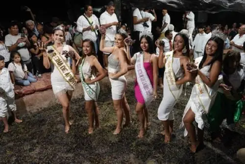 Con el tradicional pasacalle costumbrista y la pisa de uvas en el lagar del campo ferial se iniciaron las actividades del 58 Festival Internacional de la Vendimia de Ica (FIVI), en la provincia y región Ica.