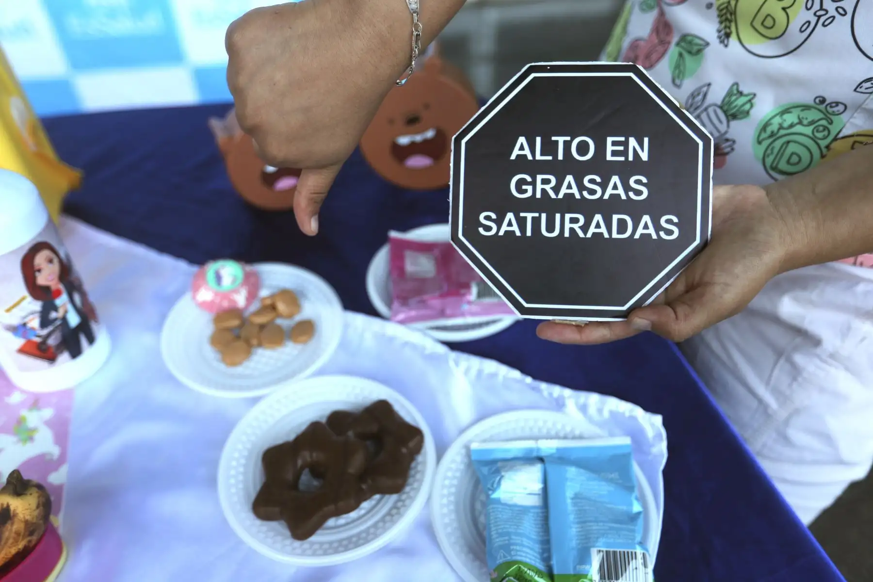 El Seguro Social de Salud (EsSalud) muestra cómo preparar loncheras saludables que ayudarán a prevenir el sobrepeso y la obesidad.

Foto: ANDINA/Ricardo Cuba