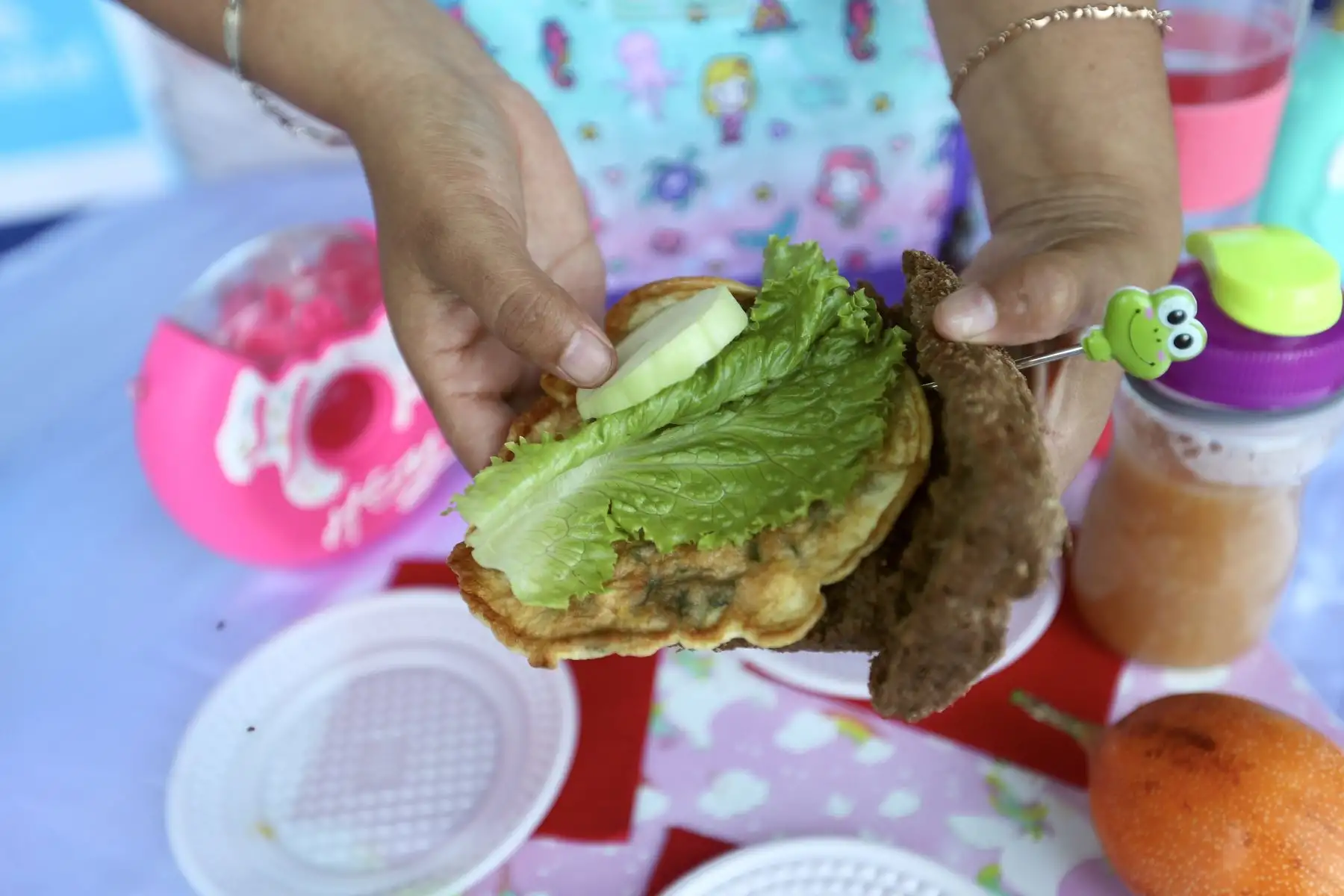 El Seguro Social de Salud (EsSalud) muestra cómo preparar loncheras saludables que ayudarán a prevenir el sobrepeso y la obesidad.

Foto: ANDINA/Ricardo Cuba