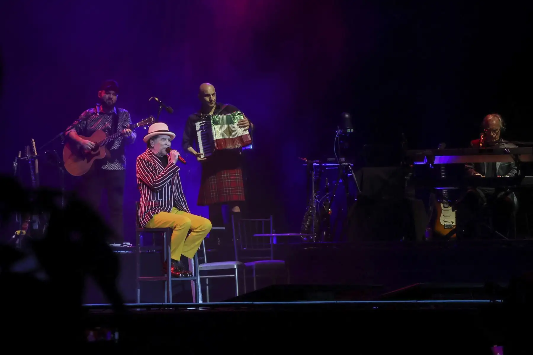 Como parte de su gira “Contra todo pronóstico” el cantante español Joaquín Sabina deleitó a su público en un concierto donde interpretó canciones como “Por el bulevar de los sueños rotos” y “Princesa”.  Foto: ANDINA/Andrés Valle