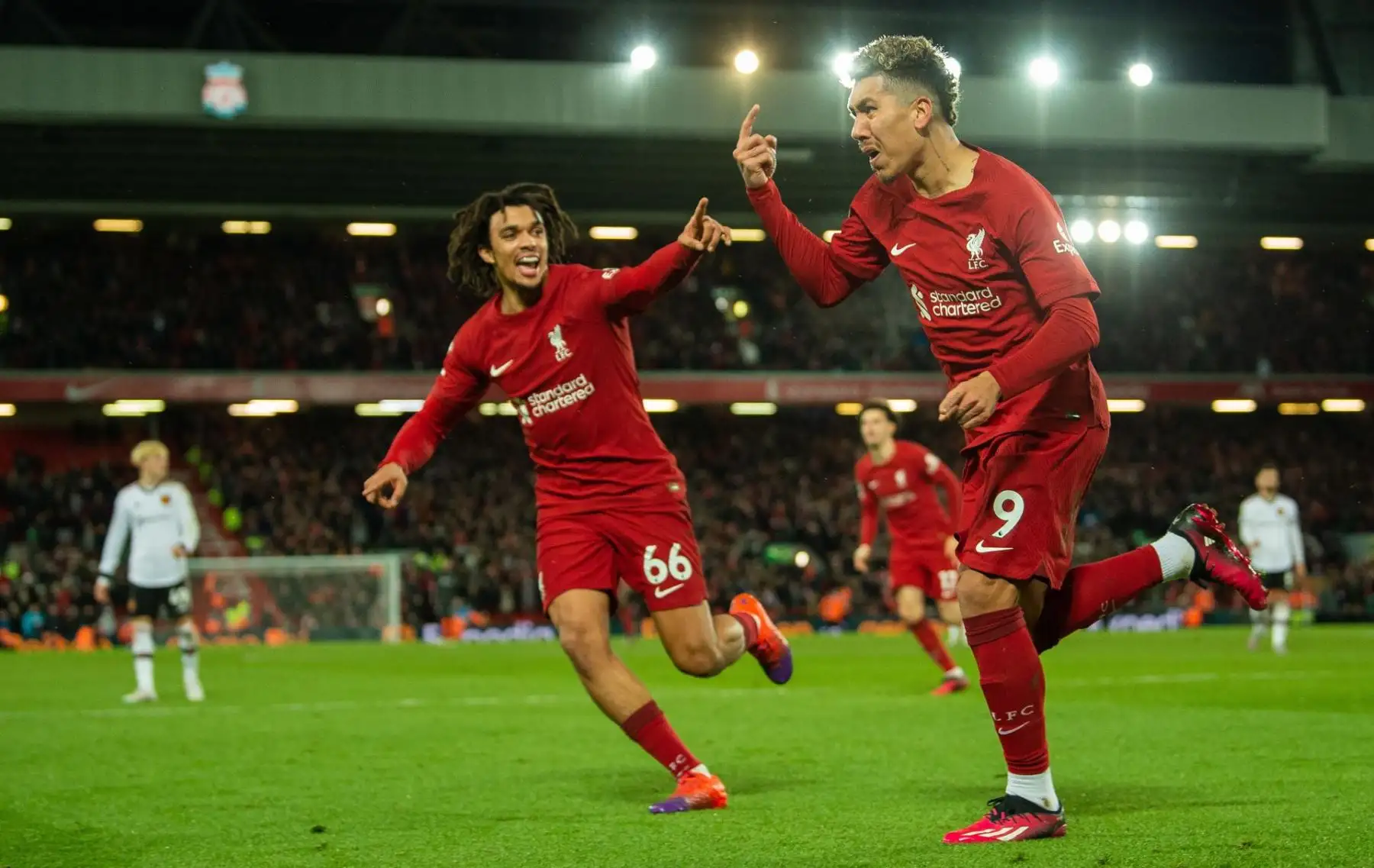 Liverpool (Reino Unido), 03/05/2023.- Roberto Firmino del Liverpool celebra tras marcar el 7-0 durante el partido de fútbol de la Premier League inglesa entre el Liverpool FC y el Manchester United en Liverpool, Gran Bretaña, el 05 de marzo de 2023. 

Foto: EFE