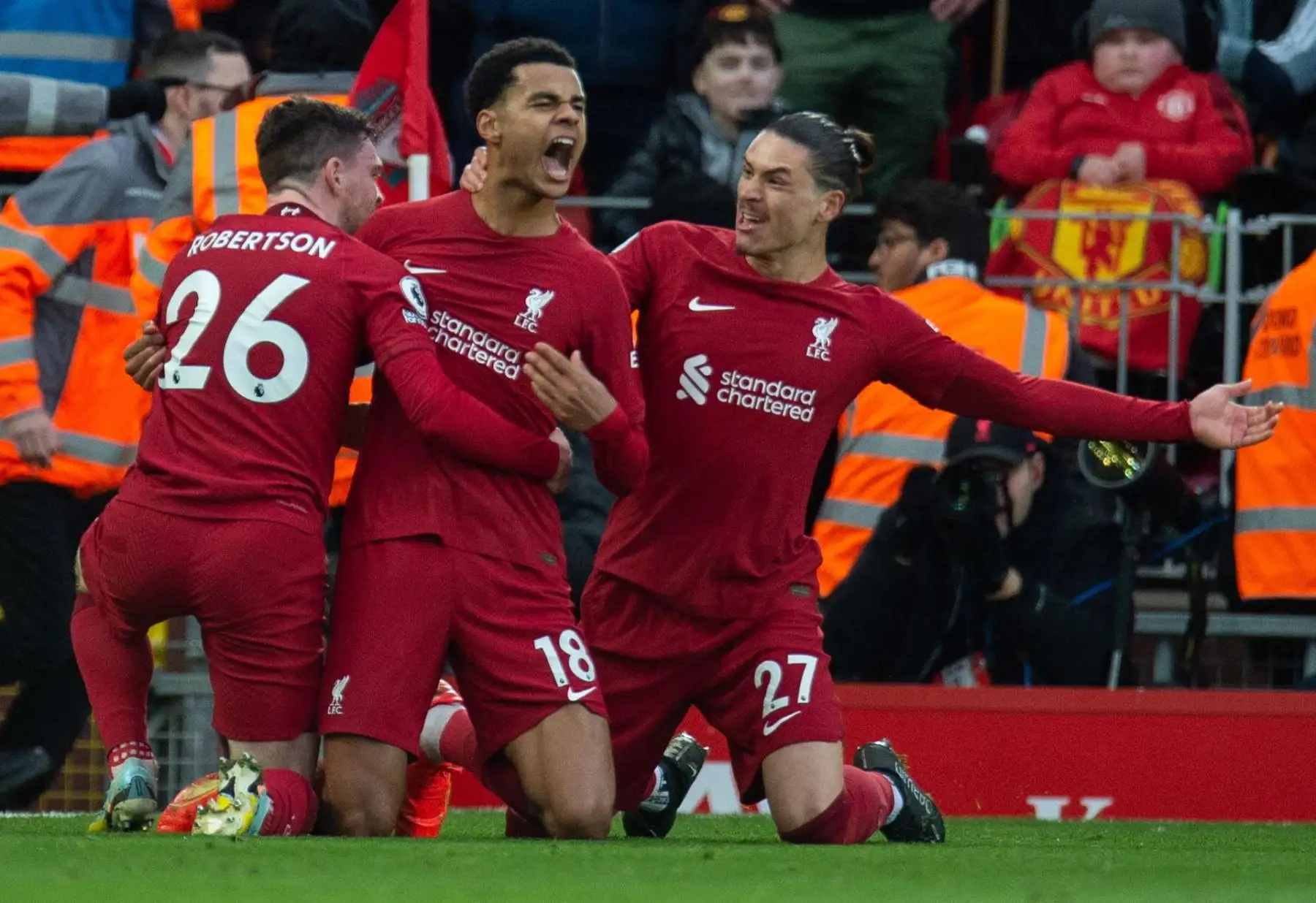 Liverpool (Reino Unido), 03/05/2023.- Cody Gakpo (C) del Liverpool celebra con sus compañeros tras marcar el 1-0 durante el partido de fútbol de la Premier League inglesa entre el Liverpool FC y el Manchester United en Liverpool, Gran Bretaña, el 5 de marzo de 2023 .

Foto: EFE