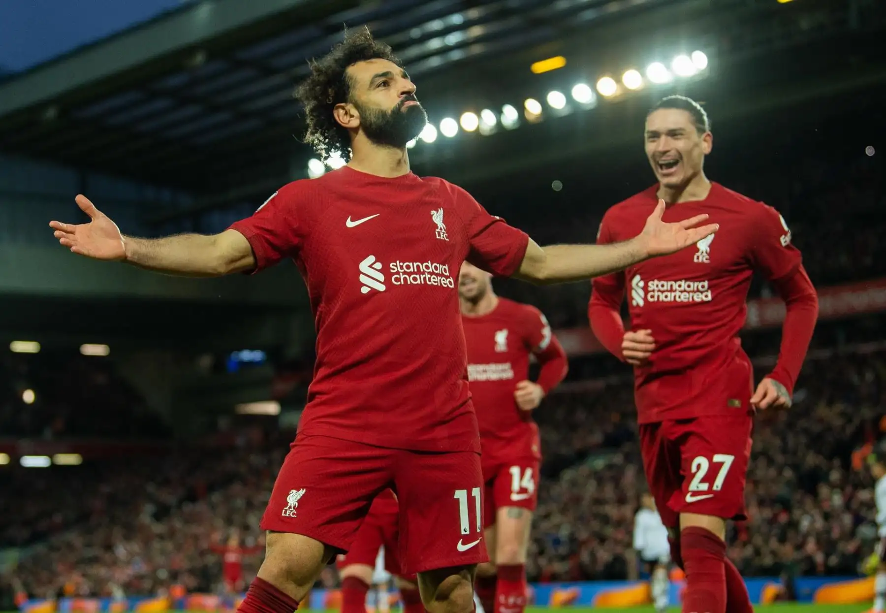 Liverpool (Reino Unido), 03/05/2023.- Mohamed Salah del Liverpool celebra tras marcar el 4-0 durante el partido de fútbol de la Premier League inglesa entre el Liverpool FC y el Manchester United en Liverpool, Gran Bretaña, el 05 de marzo de 2023. 

Foto: EFE