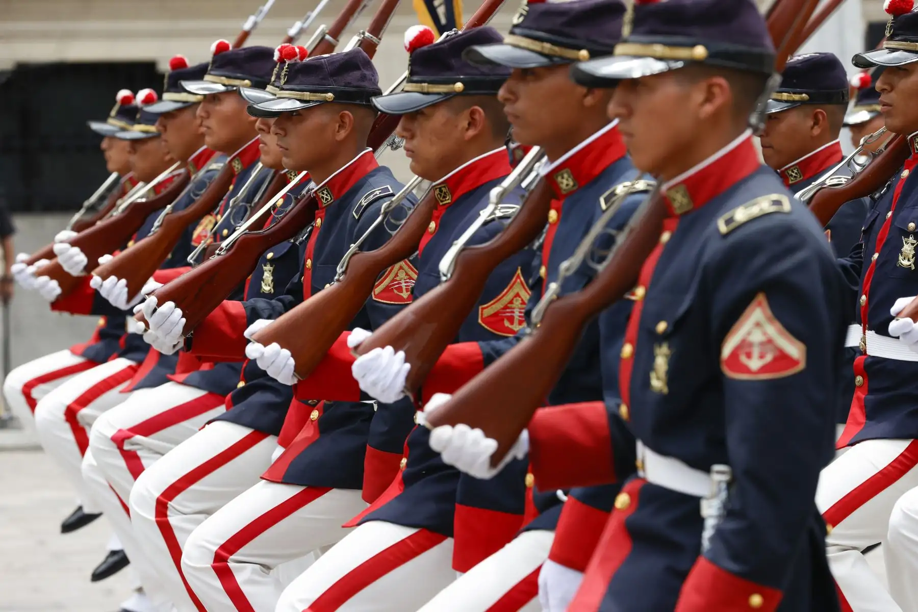 Presidenta Dina Boluarte junto a ministros de Estado, lideró el tradicional Cambio de Guardia y participó del lanzamiento del carnaval abancaino apurimeño.
Foto: ANDINA/Prensa Presidencia