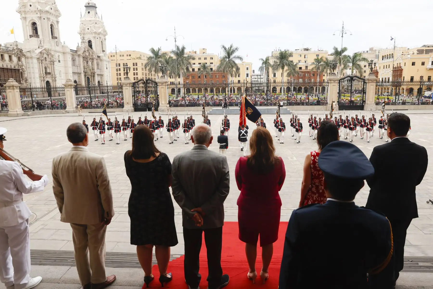 Presidenta Dina Boluarte junto a ministros de Estado, lideró el tradicional Cambio de Guardia y participó del lanzamiento del carnaval abancaino apurimeño.
Foto: ANDINA/Prensa Presidencia