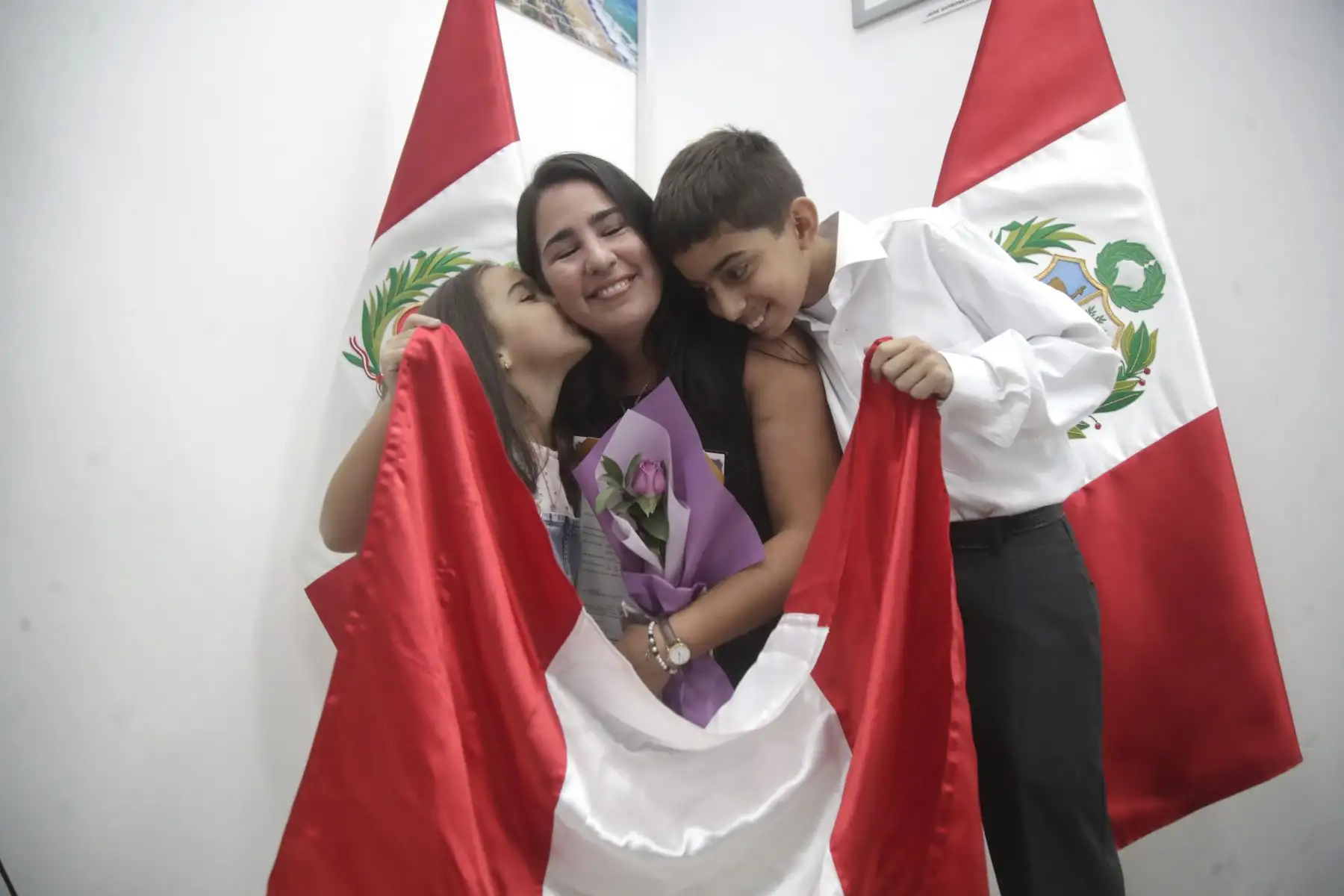 Diana Mendoza, original de Paraguay, participó de la ceremonia de nacionalización de ciudadanas extranjeras en la sede de Migraciones.

Foto: ANDINA/Juan Carlos Guzmán Negrini.