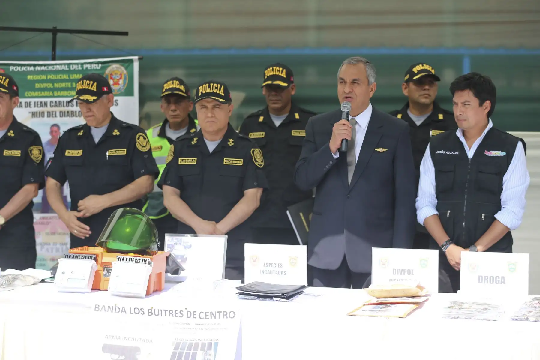 En el Parque Huiracocha de San Juan de Lurigancho, se realizó la presentación de resultados de operativos policiales por la seguridad ciudadana, con la participación del Ministerio del Interior, Vicente Romero; el comandante general de la Policía Nacional, Raúl Alfaro; el jefe de la Región Policial Lima, general PNP Víctor Zanabria, entre otras autoridades. Foto: ANDINA/Tatiana Gamarra