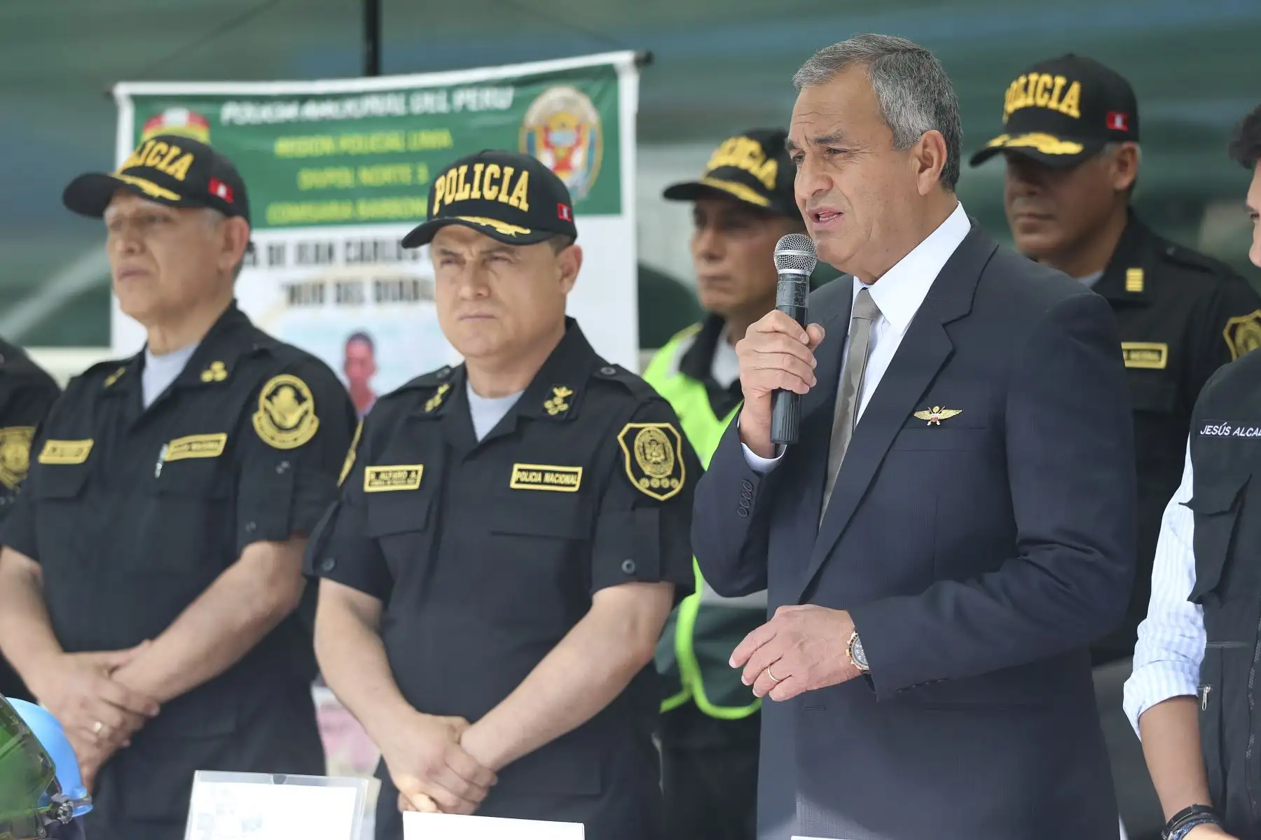 En el Parque Huiracocha de San Juan de Lurigancho, se realizó la presentación de resultados de operativos policiales por la seguridad ciudadana, con la participación del Ministerio del Interior, Vicente Romero; el comandante general de la Policía Nacional, Raúl Alfaro; el jefe de la Región Policial Lima, general PNP Víctor Zanabria, entre otras autoridades. Foto: ANDINA/Tatiana Gamarra