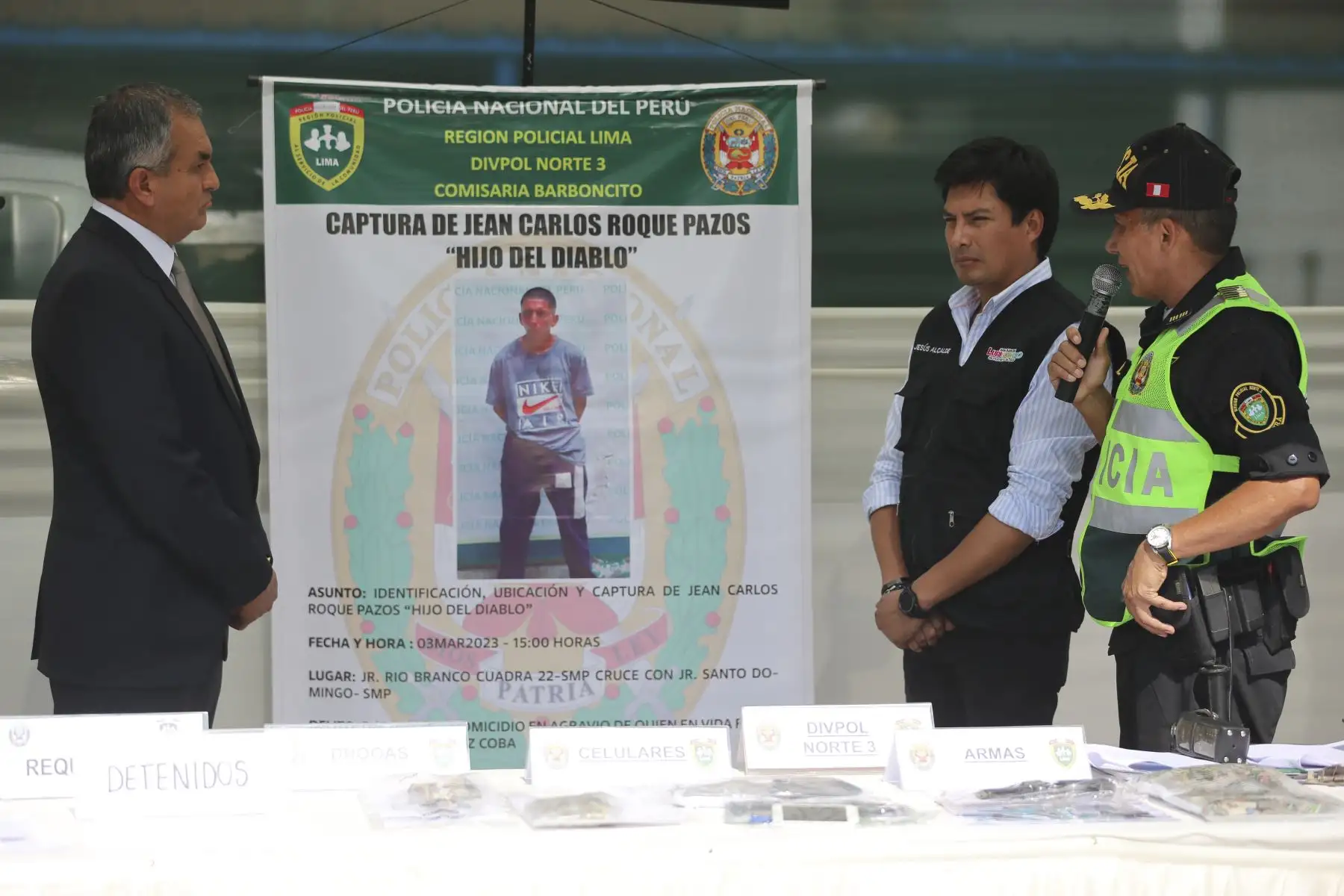 Entre los objetos incautados se pudieron encontrar armas, sustancias adictivas ilegales, objetos robados y además se expusieron los casos de capturas exitosos en las últimas semanas. Estas acciones forman parte del plan de acción para el fortalecimiento de la seguridad ciudadana. Foto: ANDINA/Tatiana Gamarra