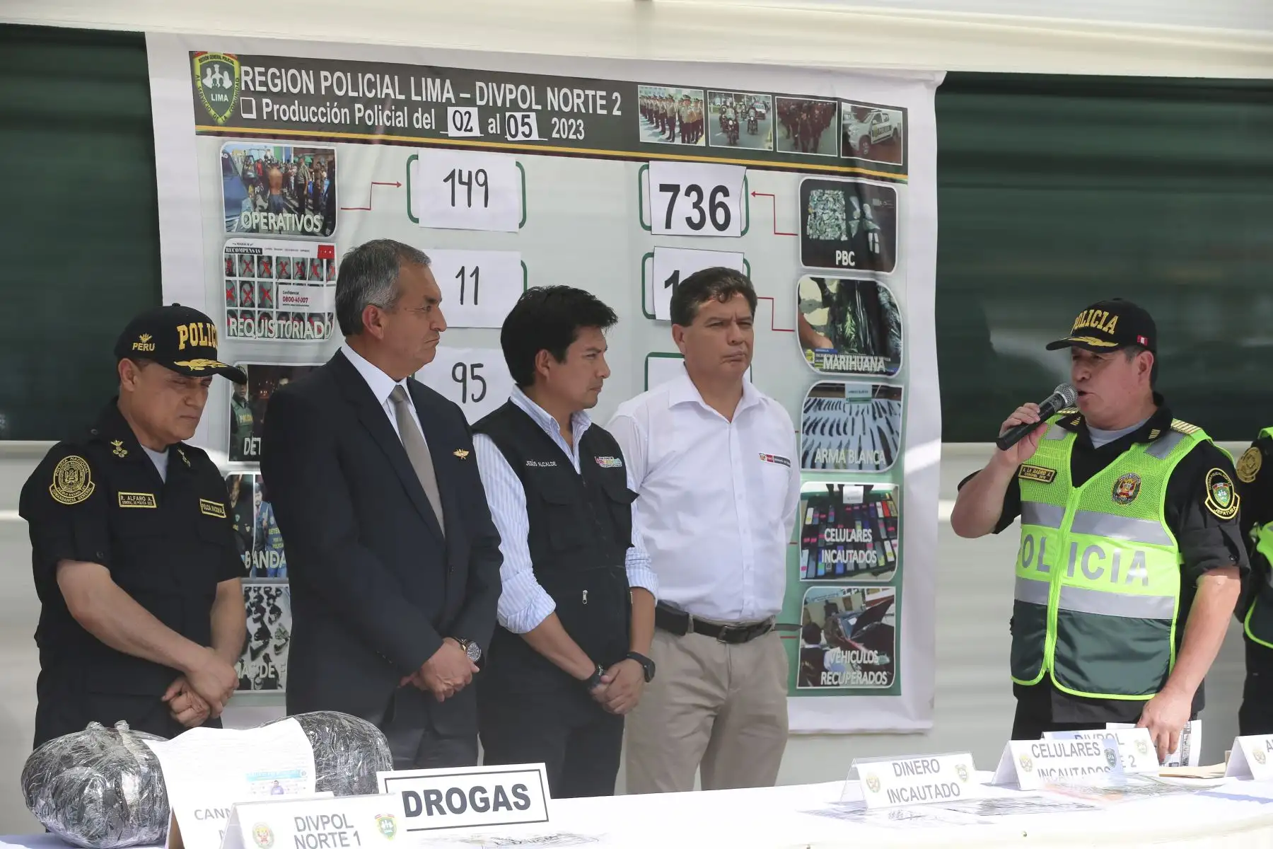 En la lucha contra la delincuencia, el Ministerio del Interior y la Policía Nacional presentaron los resultados de operativos policiales realizados en los últimos días. Estas acciones forman parte del plan de acción para el fortalecimiento de la seguridad ciudadana. En la actividad participaron el ministro del Interior, Vicente Romero; el comandante general de la Policía Nacional, Raúl Alfaro; el jefe de la Región Policial Lima, general PNP Víctor Zanabria, entre otras autoridades. Foto: ANDINA/Tatiana Gama