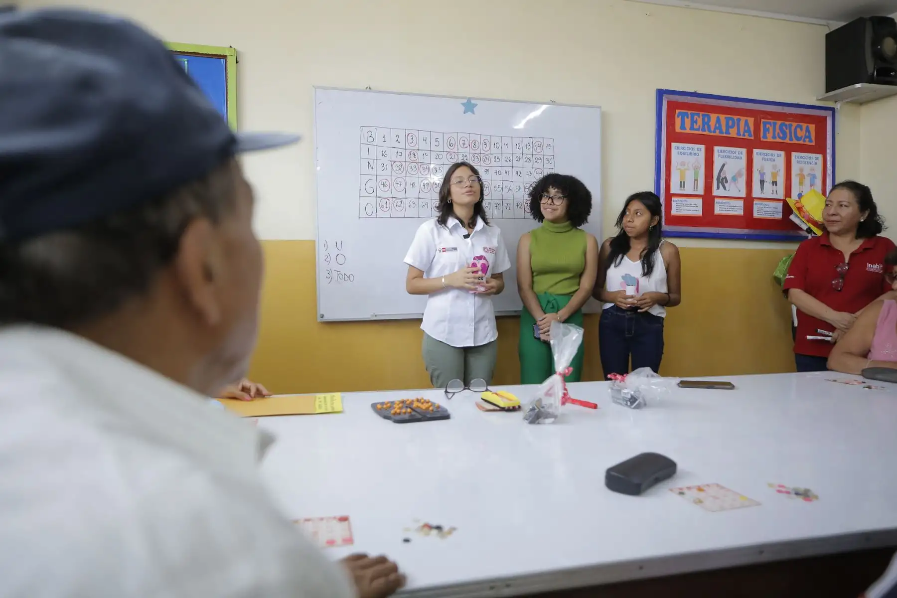 Con el objetivo de impulsar el liderazgo y el empoderamiento de las niñas y adolescentes como agentes activas en el desarrollo de iniciativas, medidas y políticas públicas que protegen y fortalecen el ejercicio de sus derechos, tres adolescentes pertenecientes al Consejo Consultivo de Niñas, Niños y Adolescentes (CCONA) fueron designadas como ministra y viceministras del Ministerio de la Mujer y Poblaciones Vulnerables (MIMP), en el marco del Día Internacional de la Mujer a conmemorarse este 8 de marzo.
Fo