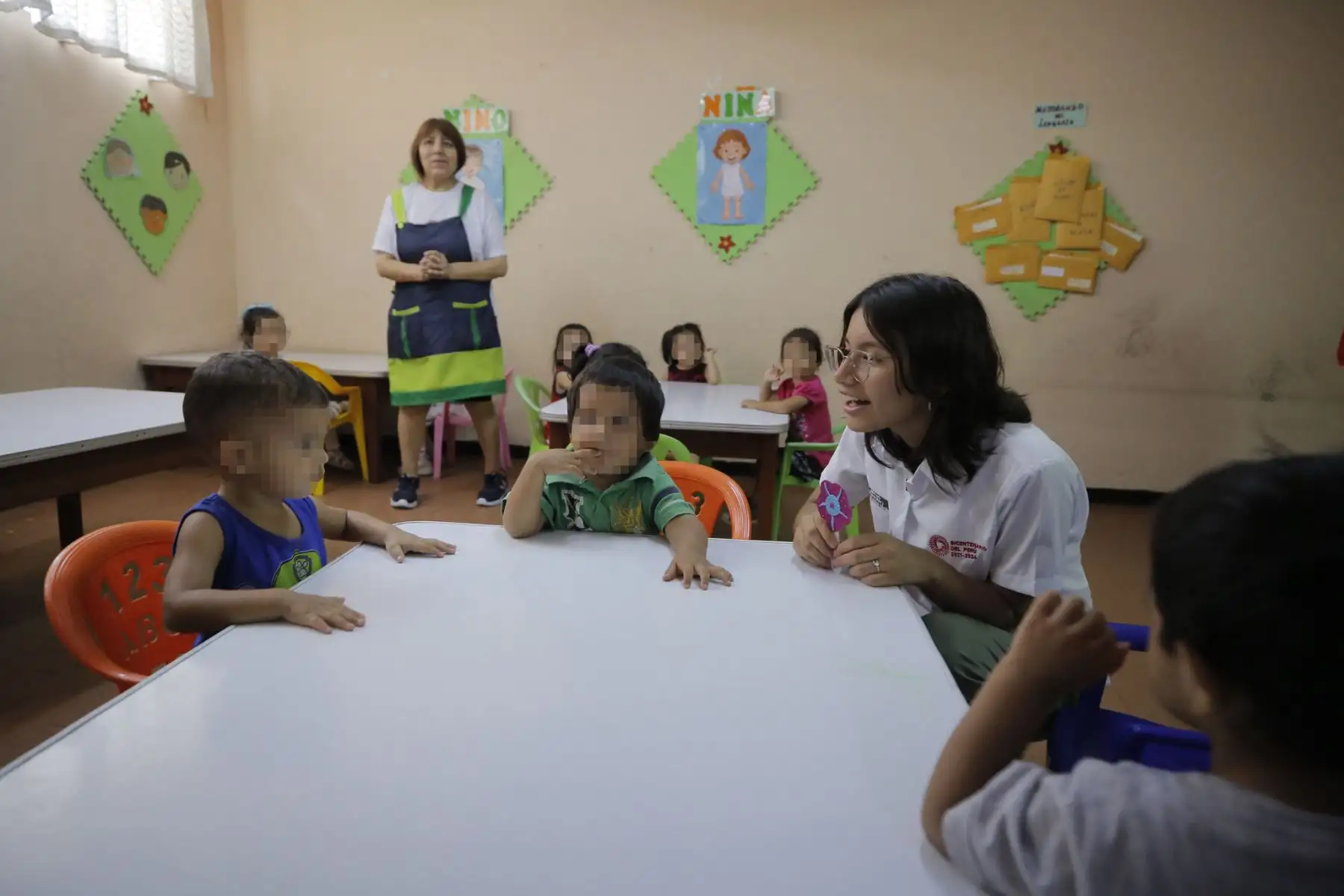 Tras asumir el cargo, las tres autoridades visitaron las instalaciones de la Línea 100, servicio del Programa Nacional Aurora; el Centro de Atención Residencial (CAR) San Miguel Arcángel en San Miguel y el Centro de Desarrollo Integral de la Familia (CEDIF) Pestalozzi en el Cercado de Lima, con el  objetivo de conocer los servicios brindados por el MIMP e informarse al detalle sobre el funcionamiento, alcance y beneficio de los mismos. 
Foto: ANDINA/MIMP