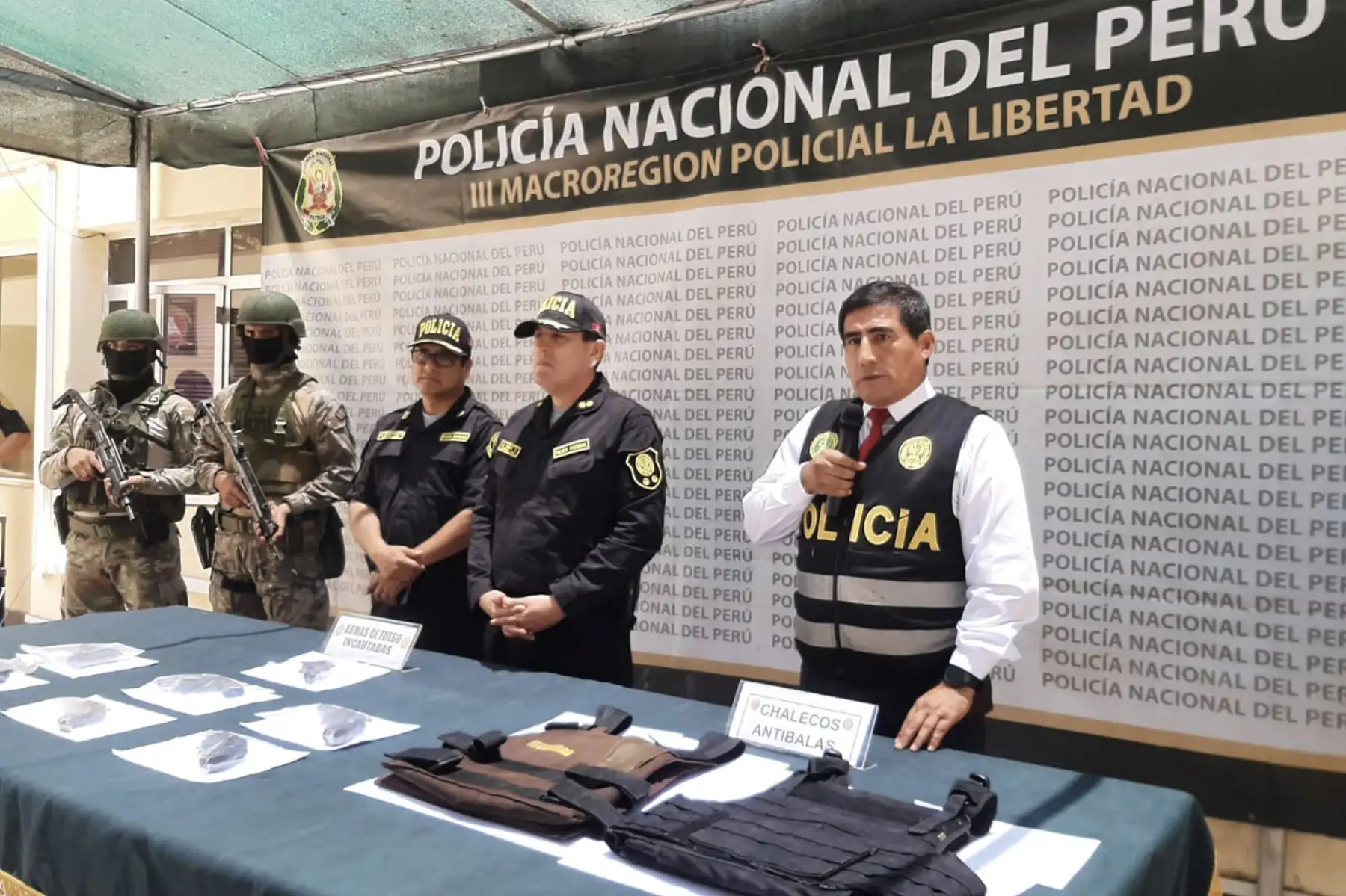 Entre las 289 personas detenidas se encontraban 11 menores de edad por infracciones, y se incautaron 14 armas de fuego y dos chalecos antibalas. Foto: ANDINA/Difusión
