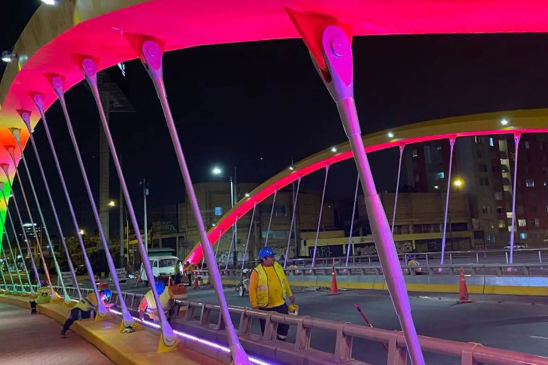 Por medio del Puente Junín el flujo vehicular se torna más fluido y permite orientar el tránsito desde Surquillo hacia Miraflores, llevándolo por la avenida Petit Thouars como par vial de la avenida Arequipa y la propia Vía Expresa hacia el corazón de Lima. Foto: Municipalidad de Lima