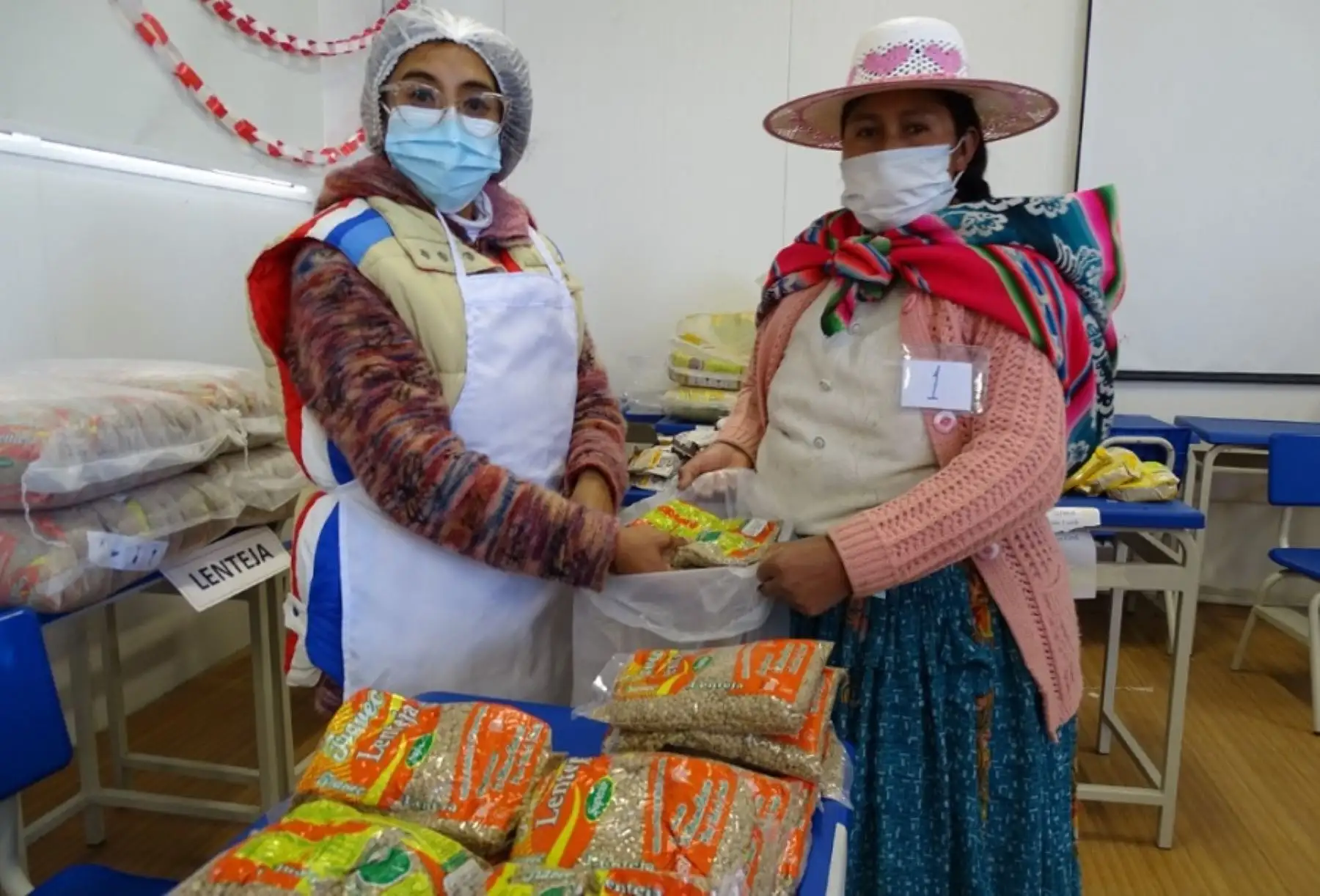 Un total de 217,384 mujeres en el país forman parte de los comités de alimentación escolar (CAE), que, bajo el modelo de cogestión del Programa Nacional de Alimentación Escolar Qali Warma, se encargan de ejecutar y vigilar la prestación del servicio alimentario escolar y las condiciones de almacenamiento de los alimentos en las instituciones educativas públicas.