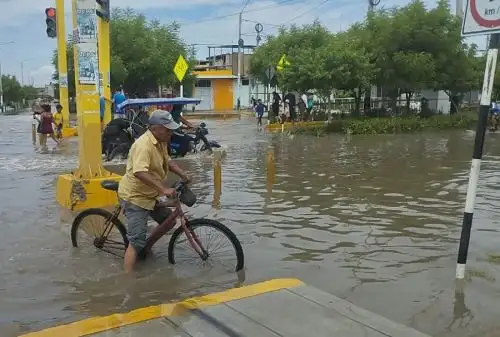 Las lluvias torrenciales inesperadas afectan la continuidad de los negocios. Foto: ANDINA/difusión.