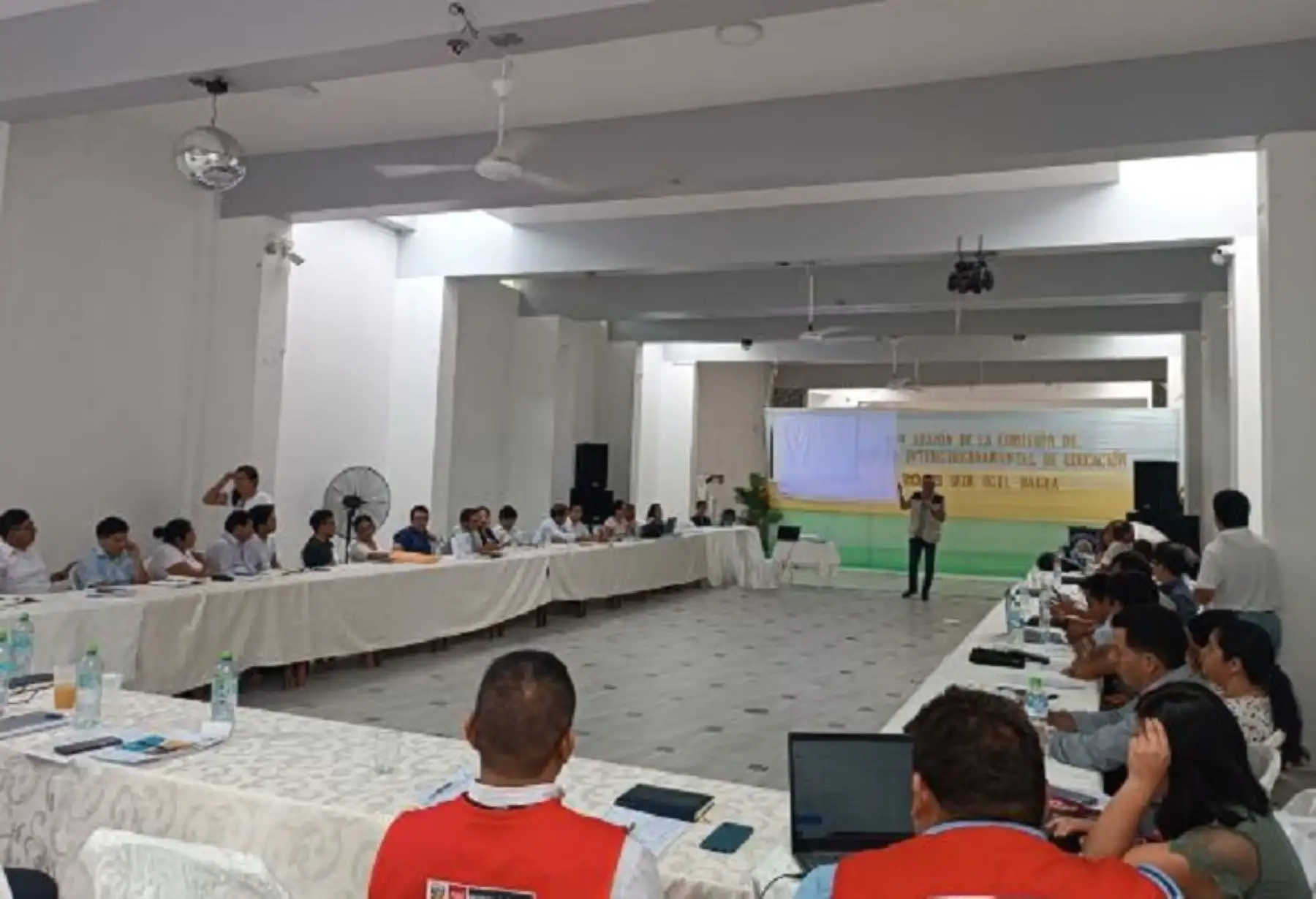 Con el fin de concretar acciones conjuntas destinadas a sensibilizar a los jóvenes sobre la importancia de revalorar la cultura de los pueblos originarios, la Oficina Regional del Indecopi en Amazonas (ORI Amazonas) presentó el 
programa “Ancestros”, durante la primera Jornada para el Desarrollo de una Agenda Regional Concertada 2023, que contó con la participación de la Dirección Regional de Educación de Amazonas y las Unidades de Gestión Educativa Local.