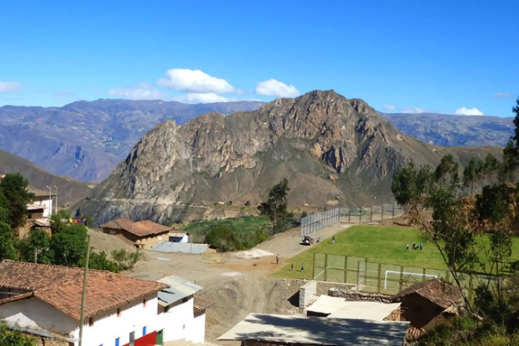 En la zona hay rocas de hasta dos metros de diámetro sueltas que pueden ceder y generar procesos de caída.