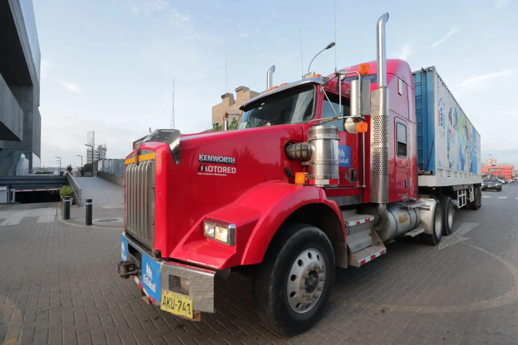 La Presidencia del Consejo de Ministros informó que ya partió el primer convoy del plan Con Punche Puno con cinco camiones que transportan insumos para impulsar la economía local y continuar brindando servicios a las familias de la región. Foto: PCM