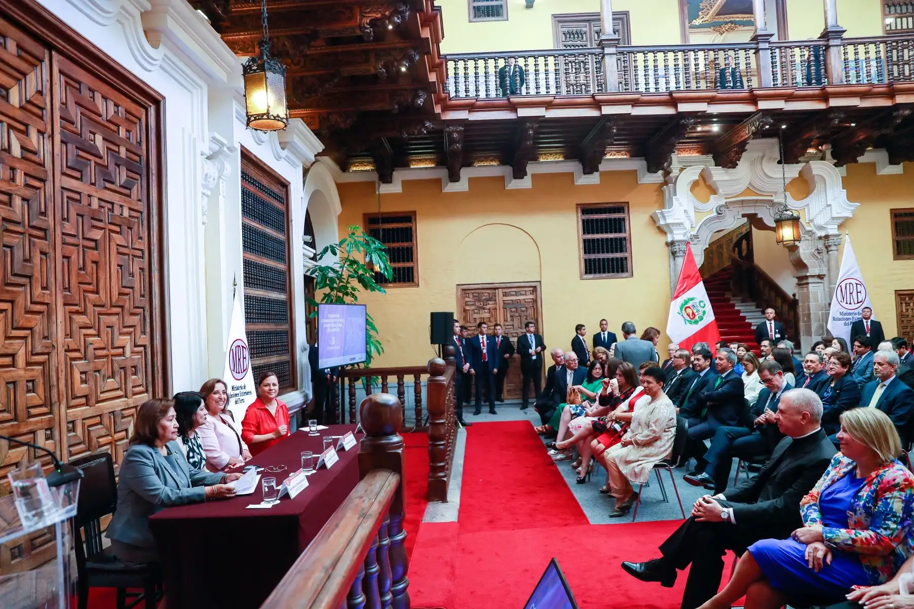 La presidenta Dina Boluarte asiste a la ceremonia por el Día Internacional de la Mujer en el Ministerio de Relaciones Exteriores. Foto: ANDINA/ Prensa Presidencia