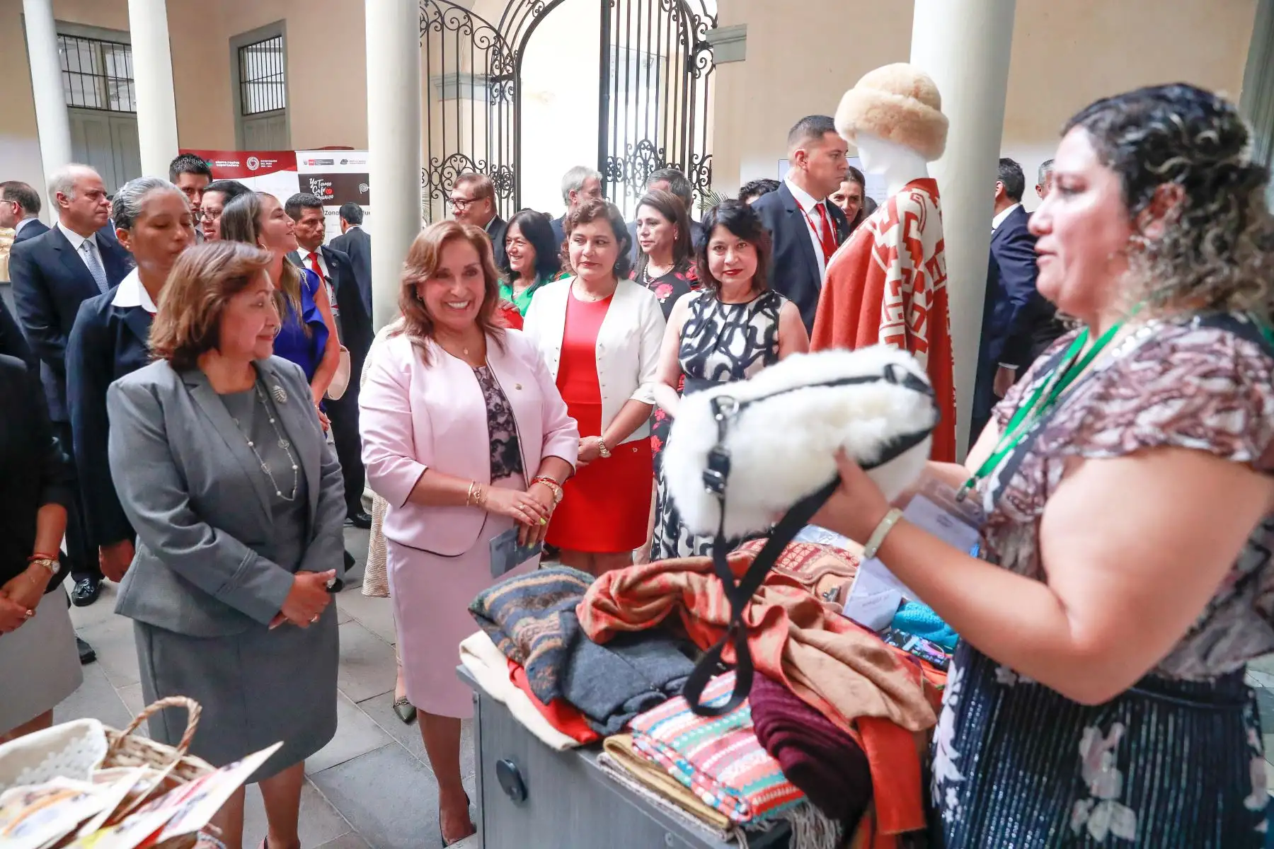 La presidenta Dina Boluarte asiste a la ceremonia por el Día Internacional de la Mujer en el Ministerio de Relaciones Exteriores. Foto: ANDINA/ Prensa Presidencia