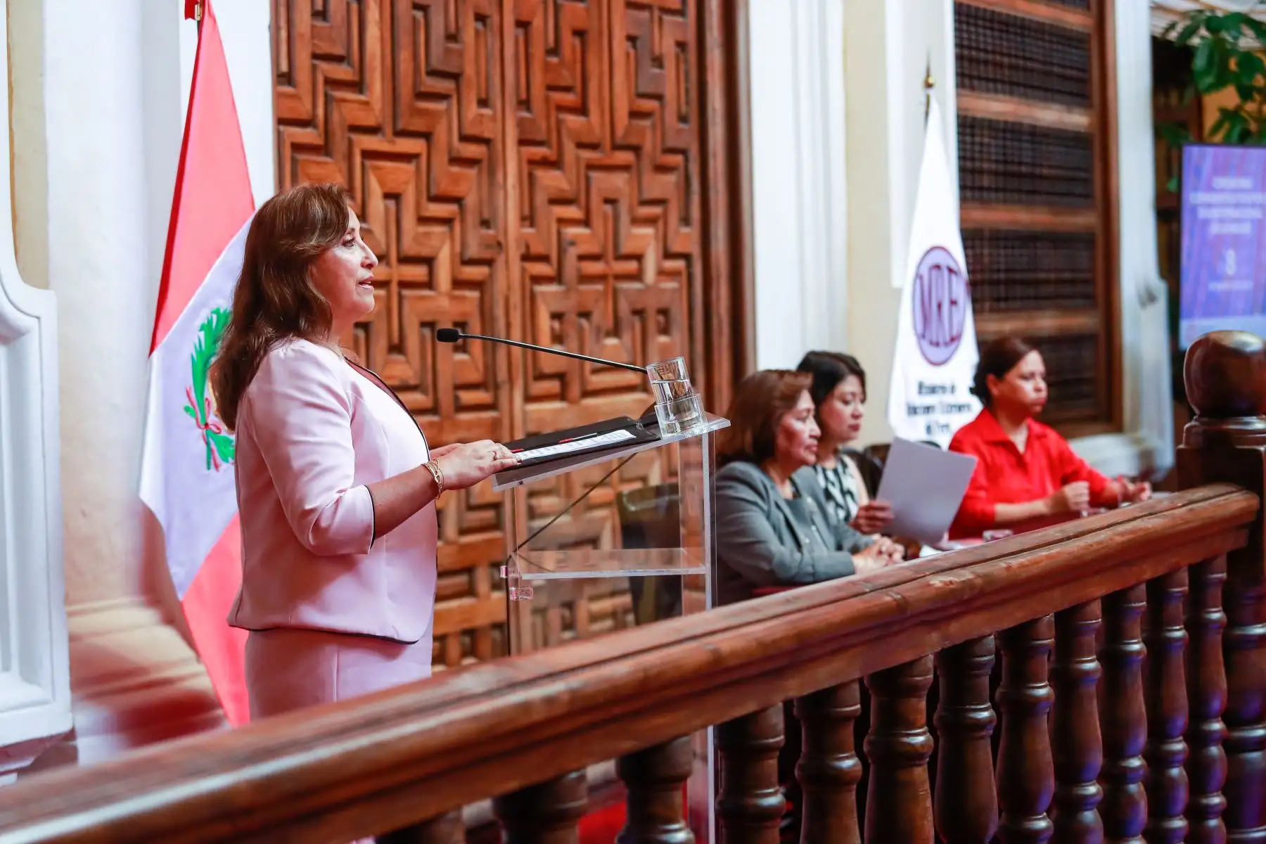 La presidenta Dina Boluarte asiste a la ceremonia por el Día Internacional de la Mujer en el Ministerio de Relaciones Exteriores. Foto: ANDINA/ Prensa Presidencia