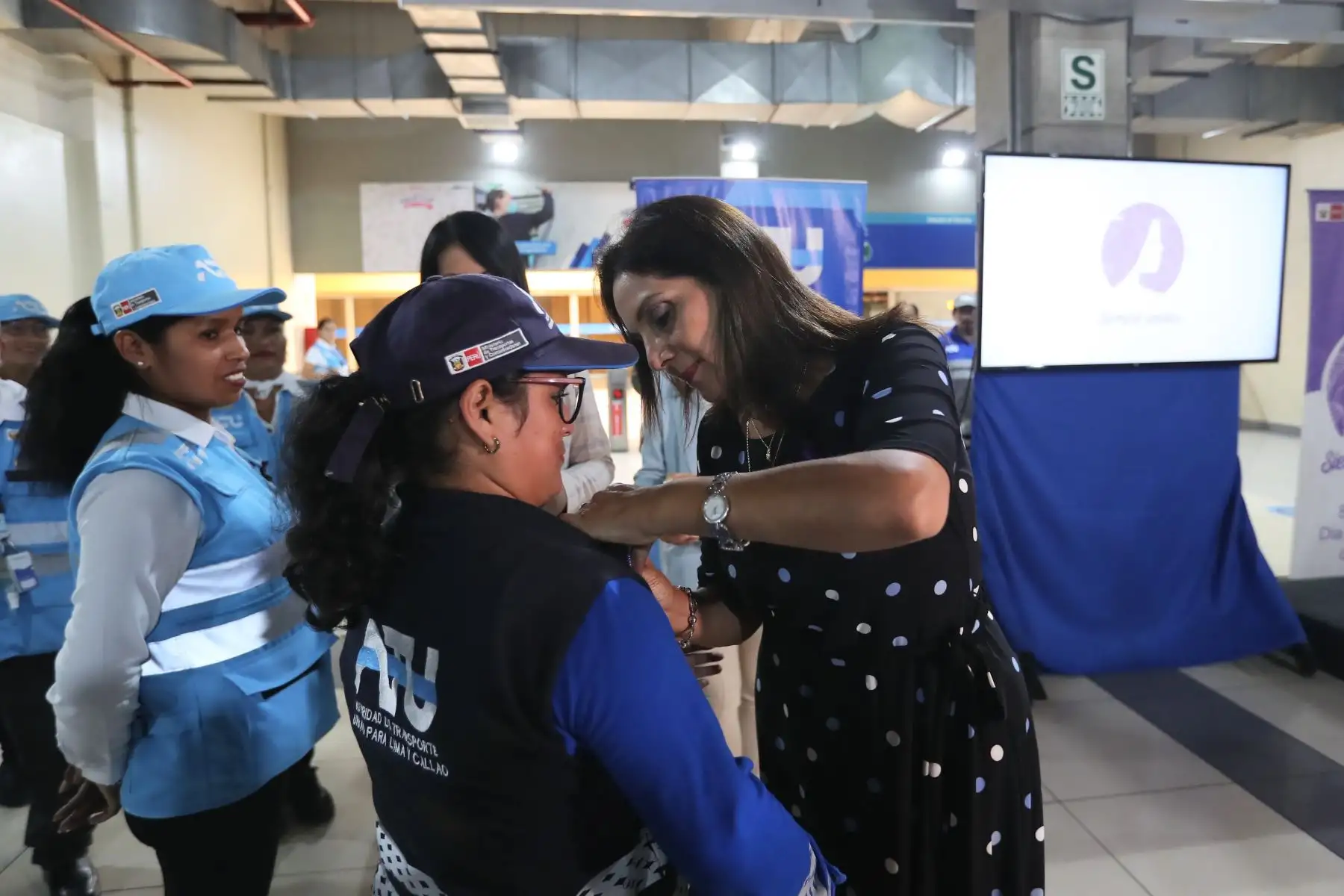 La ATU lanza la iniciativa Génesis para implementar el enfoque de género en su gestión institucional y en el transporte público.
Estuvieron presentes la presidenta de la ATU María Esperanza Jara Risco y la Congresista Patricia Juarez.

Foto: ANDINA/Ricardo Cuba