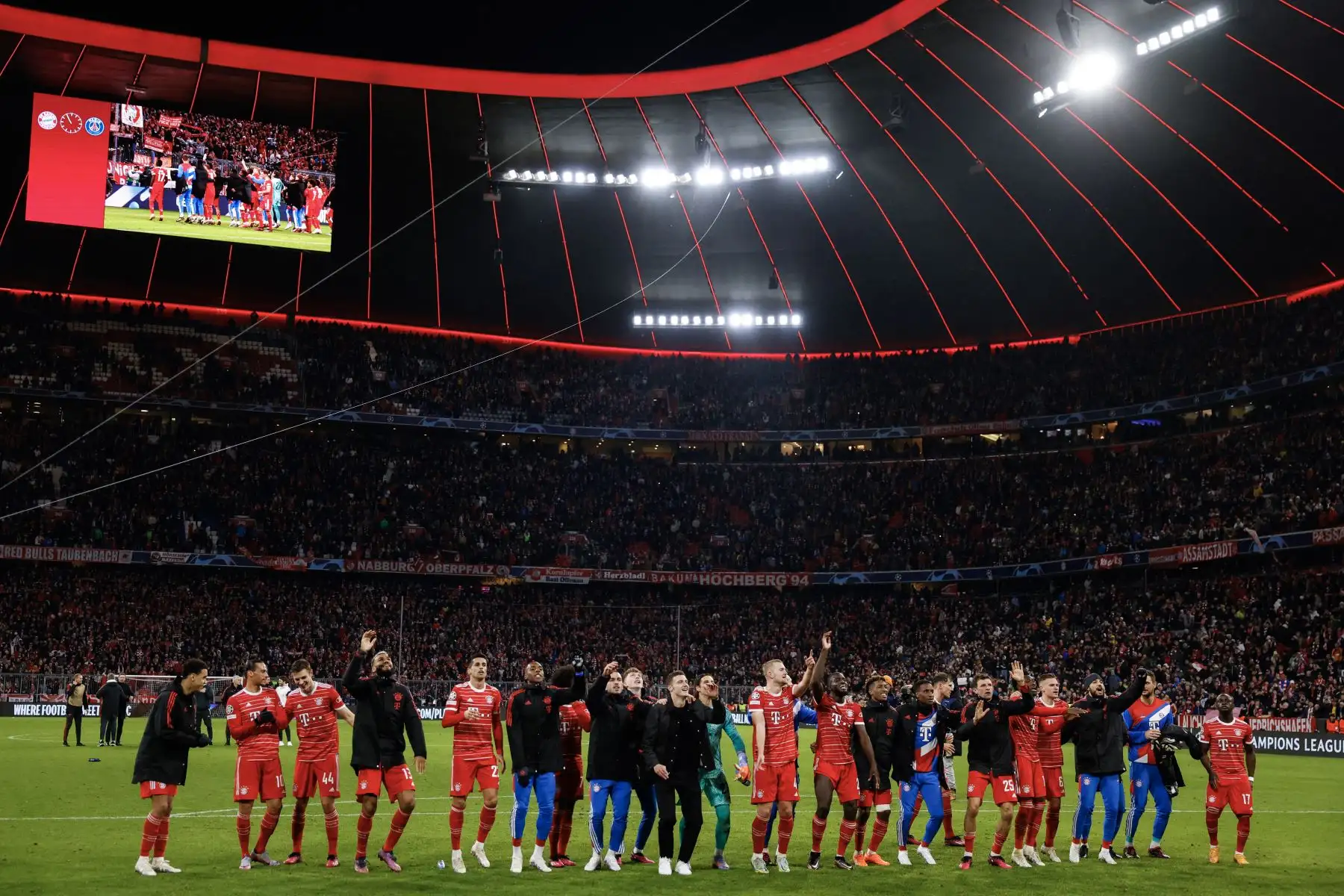Los jugadores del Bayern celebran después de los octavos de final de la Liga de Campeones de la UEFA, partido de fútbol de vuelta FC Bayern Munich vs Paris Saint-Germain FC en Munich, sur de Alemania, el 8 de marzo de 2023.
Foto: AFP