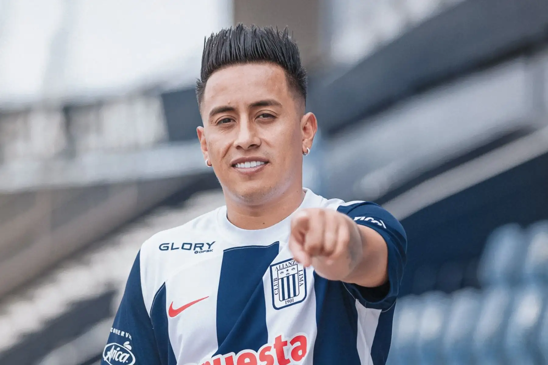 Christian Cueva firmó por Alianza Lima y mañana será presentado oficialmente por el club blanquiazul que con su contratación cerró su plantel para la temporada 2023.
Foto: Alianza Lima