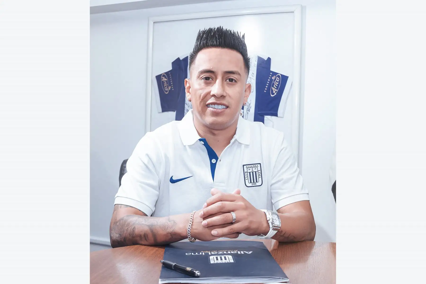 Christian Cueva firmó por Alianza Lima y mañana será presentado oficialmente por el club blanquiazul que con su contratación cerró su plantel para la temporada 2023.
Foto: Alianza Lima