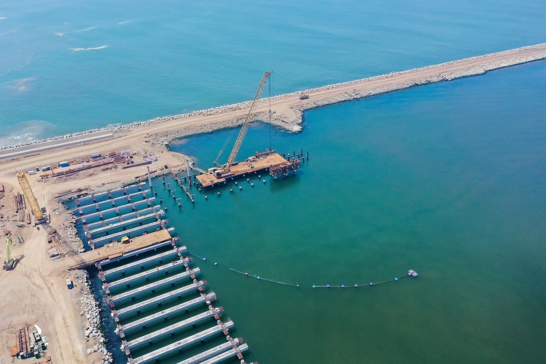 En el Día Internacional de la Mujer, la ministra Paola Lazarte realizó una inspección de las obras en el Terminal Portuario de Chancay, en Huaral. La titular del sector recorrió, junto a las trabajadoras, las diversas etapas del megaproyecto.
Foto: ANDINA/MTC