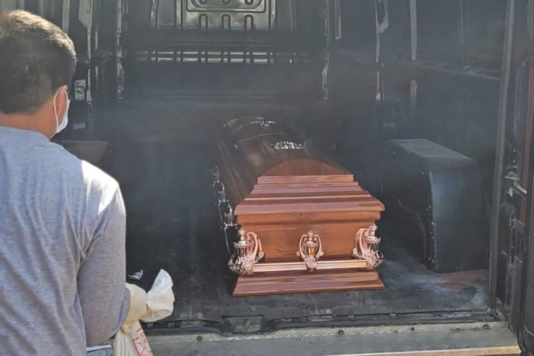 Familiares de víctimas mortales de accidente en Casma recibieron los restos de sus seres queridos para darles cristiana sepultura. Foto: ANDINA/Difusión
