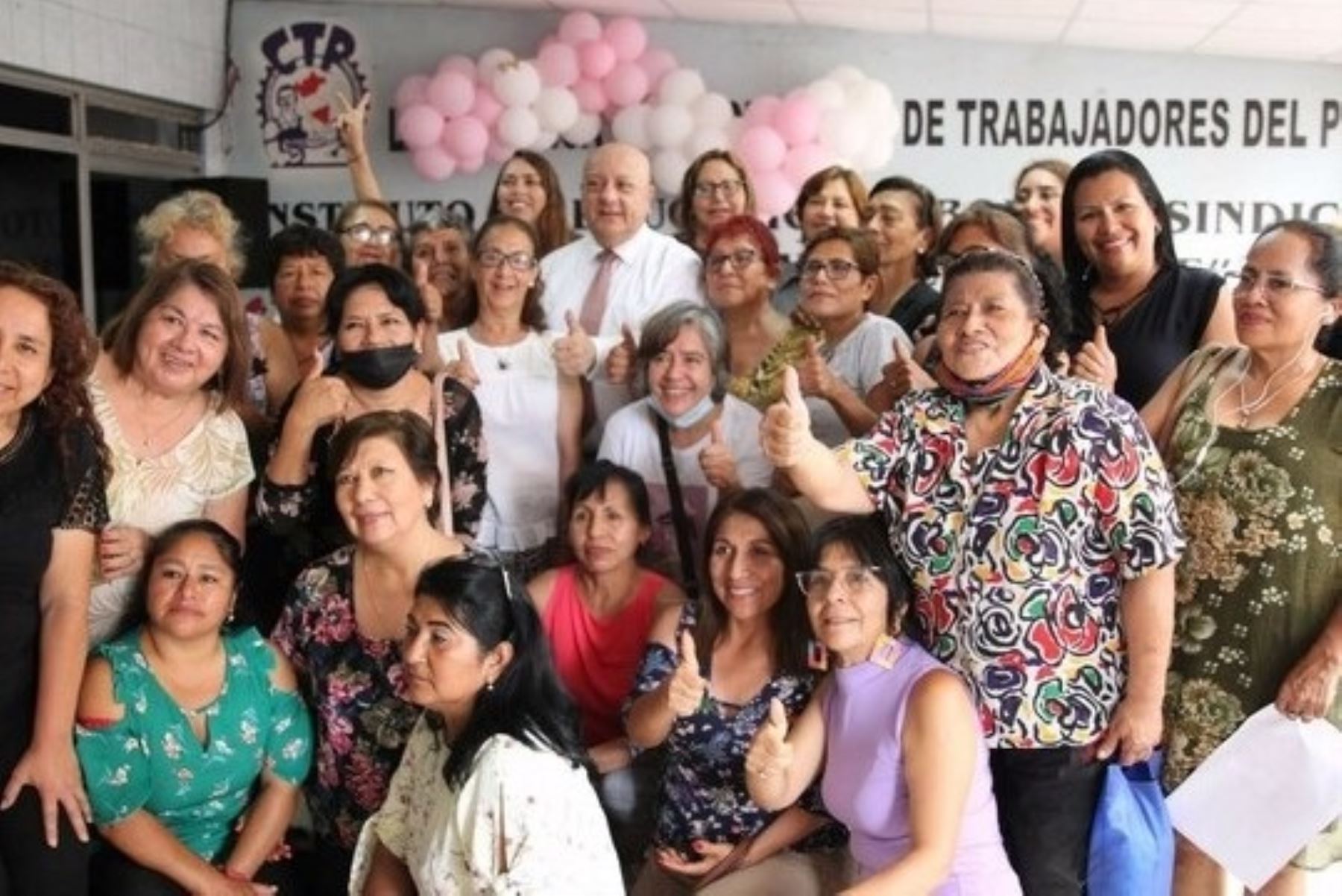 Ministro de Trabajo y Promoción del Empleo, Alfonso Adrianzén, participó en la conmemoración del Día Internacional de la Mujer en la Conferederacion de Trabajadores del Perú (CPT). Foto: Cortesía.