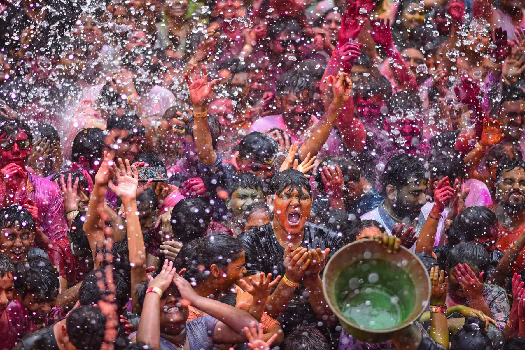 Holi, también conocido como el 