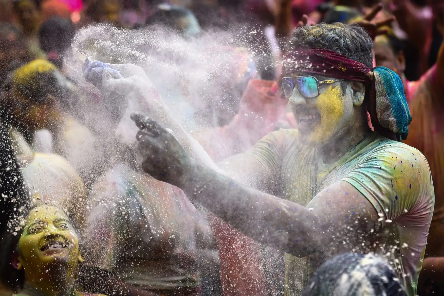 Holi, también conocido como el 
